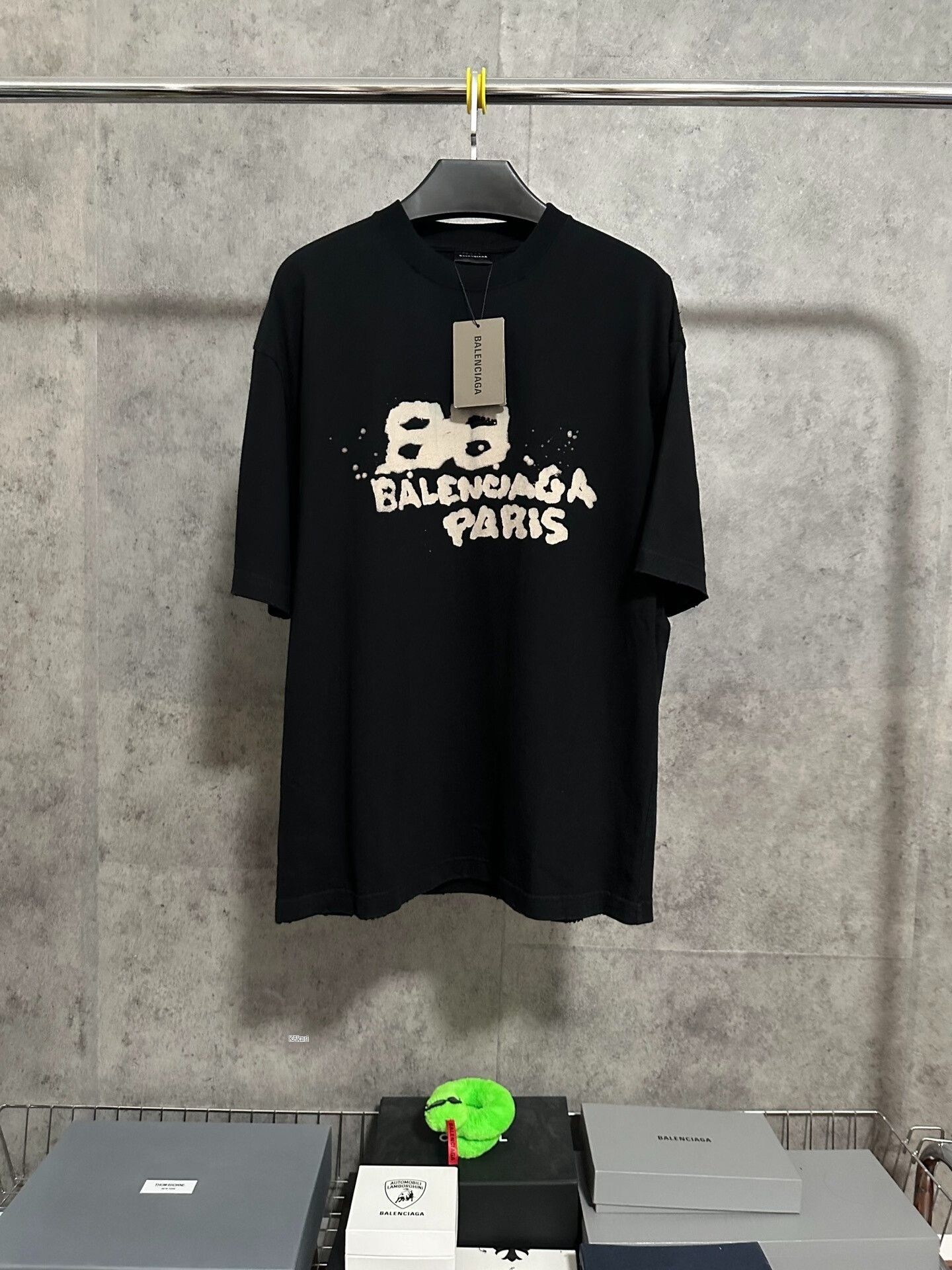 Balenciaga Balenciaga Men's Black Splatter Print T-shirt Size US S / EU 44-46 / 1 - 1 Thumbnail