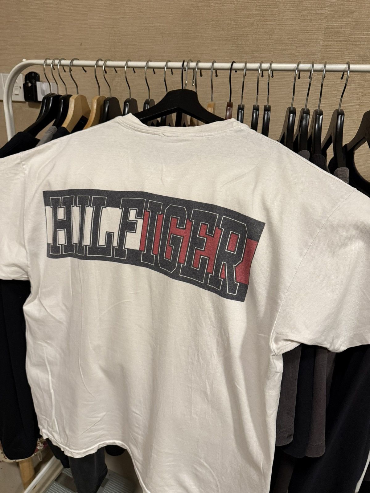 Tommy Hilfiger Vintage 1990s Tommy Hilfiger Single Stitched Tee Size US L / EU 52-54 / 3 - 9 Thumbnail
