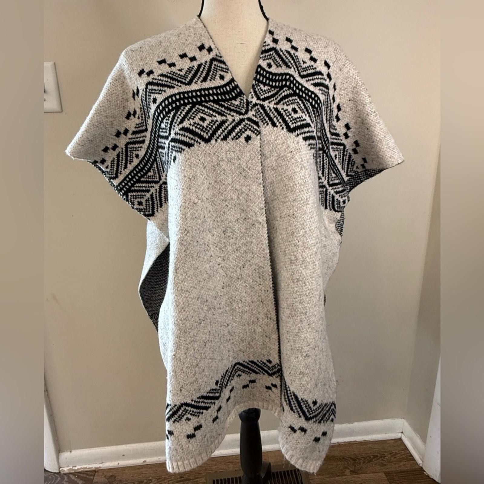 Other Loft knit poncho cape shawl black gray western Aztec SZ XS/S Size M / US 6-8 / IT 42-44 - 1 Thumbnail