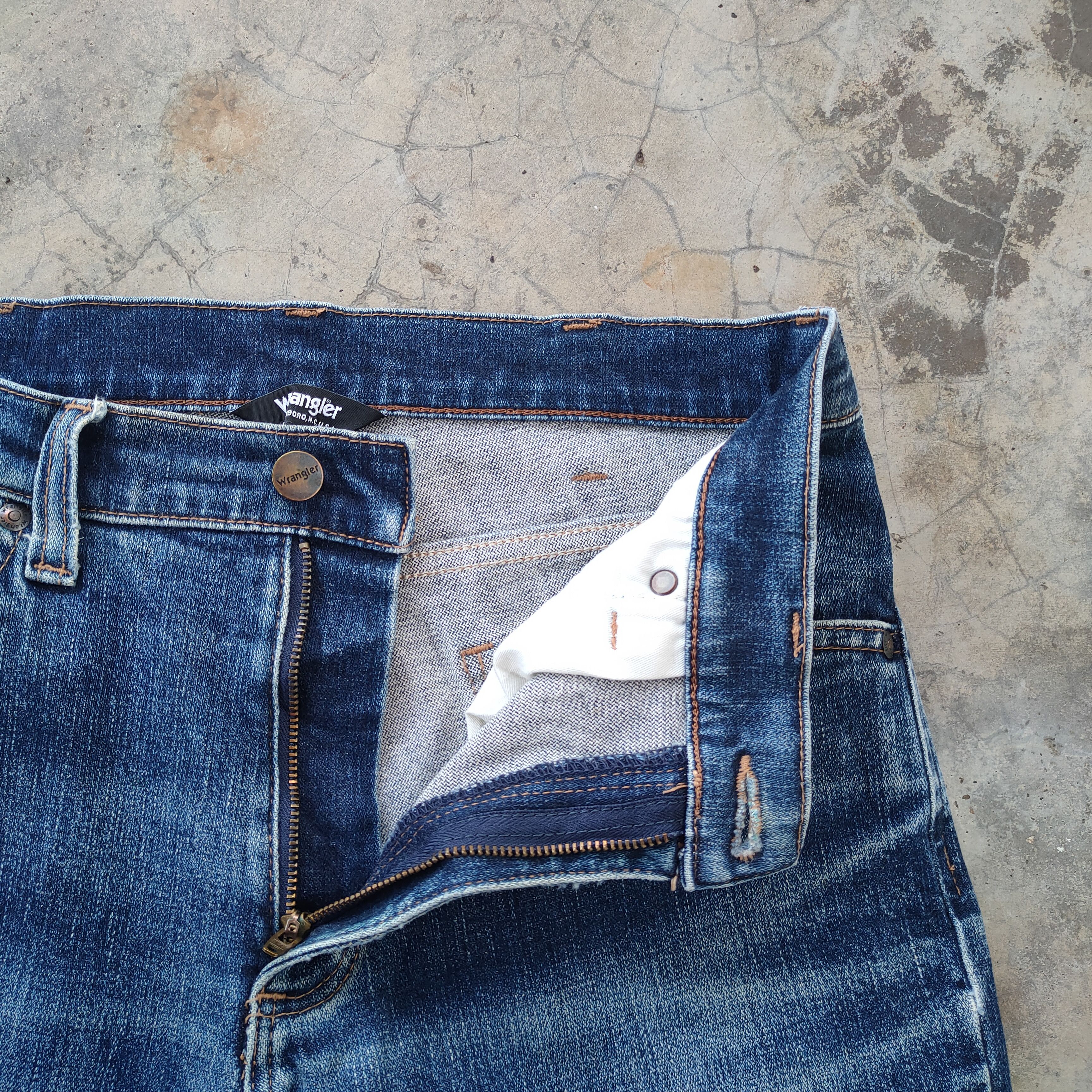Jean W30 VINTAGE WRANGLER SLIM FIT RIPPED FADED JEANS PANTS Size US 30 / EU 46 - 7 Thumbnail
