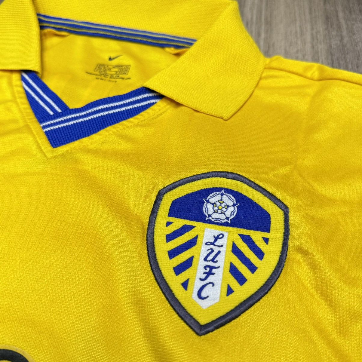 Nike Leeds United 00/02 away shirt #9 Viduka Size US S / EU 44-46 / 1 - 4 Thumbnail