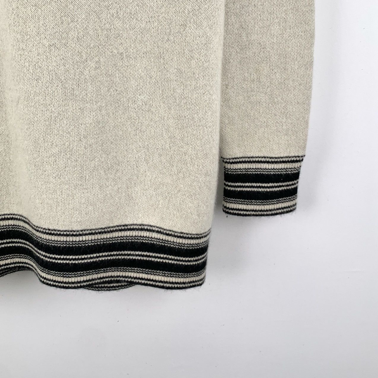 Dior Dior Beige Letter Intarsia Cashmere Hooded Knit Coat K26WX Size XXS / US 00 / IT 34 - 4 Thumbnail