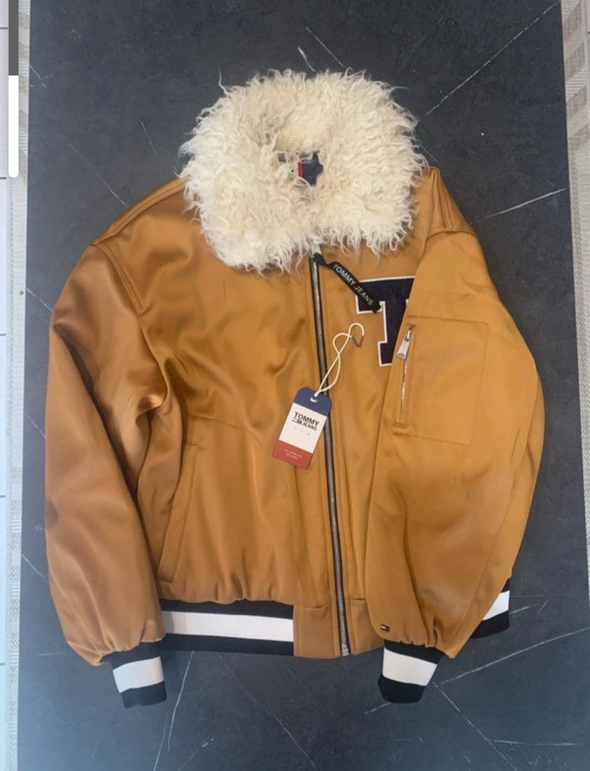 Tommy Jeans NWT Tommy Jeans Varsity Bomber Jacket Fur Collar Camel Size US XS / EU 42 / 0 - 2 Thumbnail