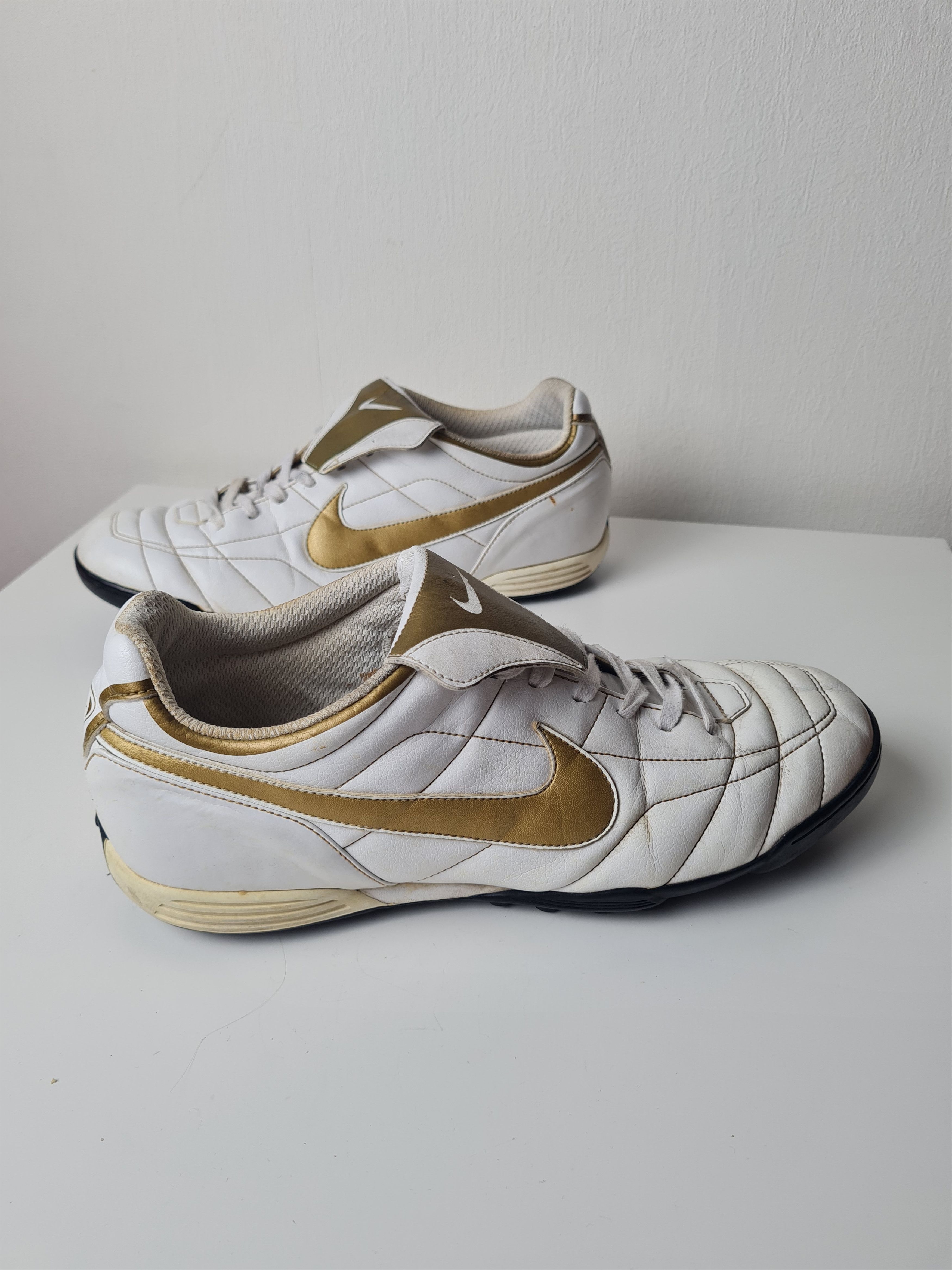FOOTBALL CLEATS NIKE R10 Ronaldinho T90 Gold INDOOR US11
