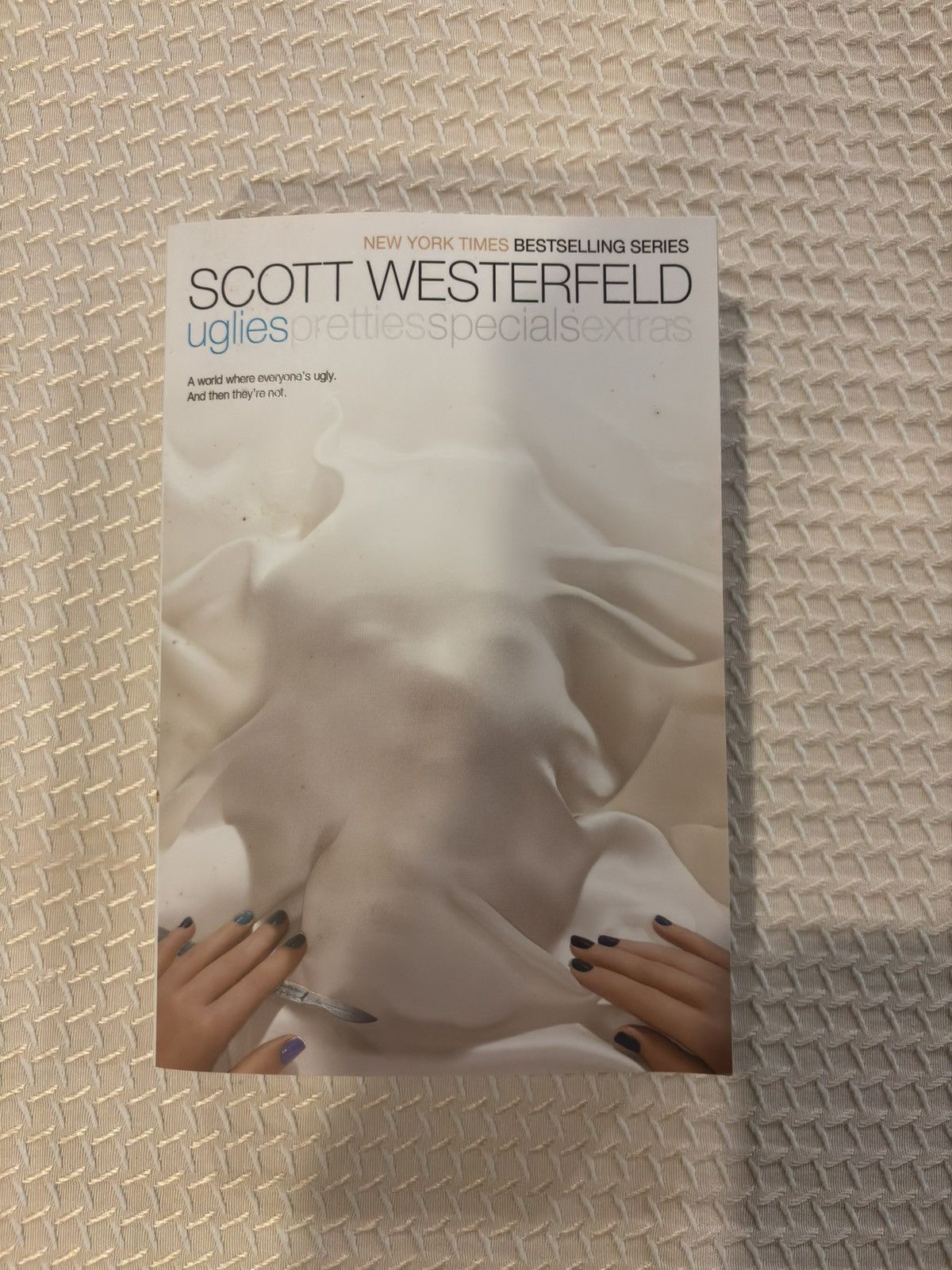 Other Uglies by Scott Wsterfeld.xm-202 Size ONE SIZE - 1 Thumbnail