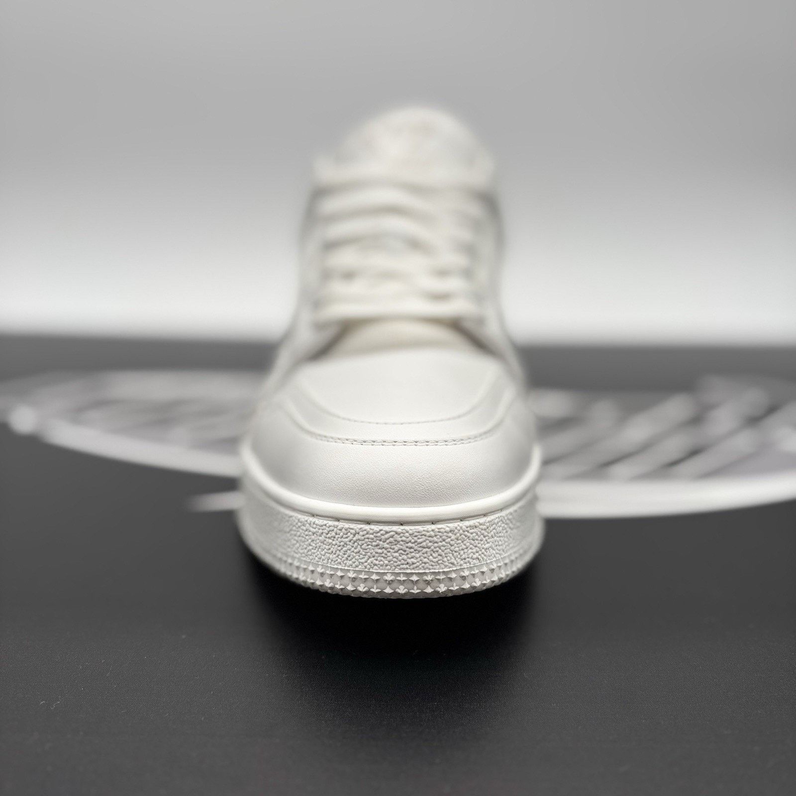 Louis Vuitton Louis Vuitton Trainer ' White ' | EXCELLENT CONDITION! Size US 8.5 / EU 41-42 - 8 Thumbnail
