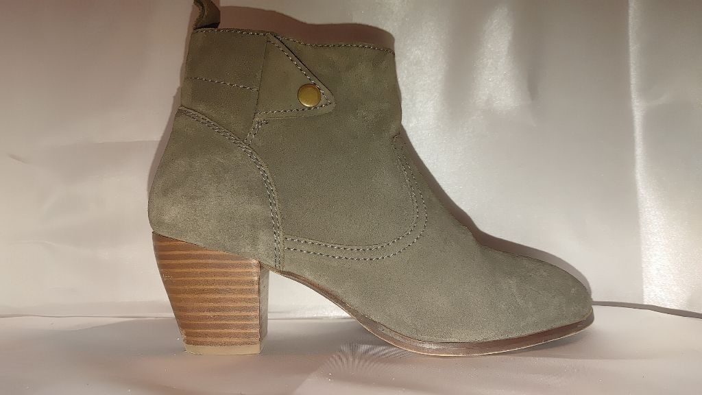 SOREL Diba Sophia Suede Booties Size 8.5 Size US 8.5 / IT 38.5 - 2 Thumbnail