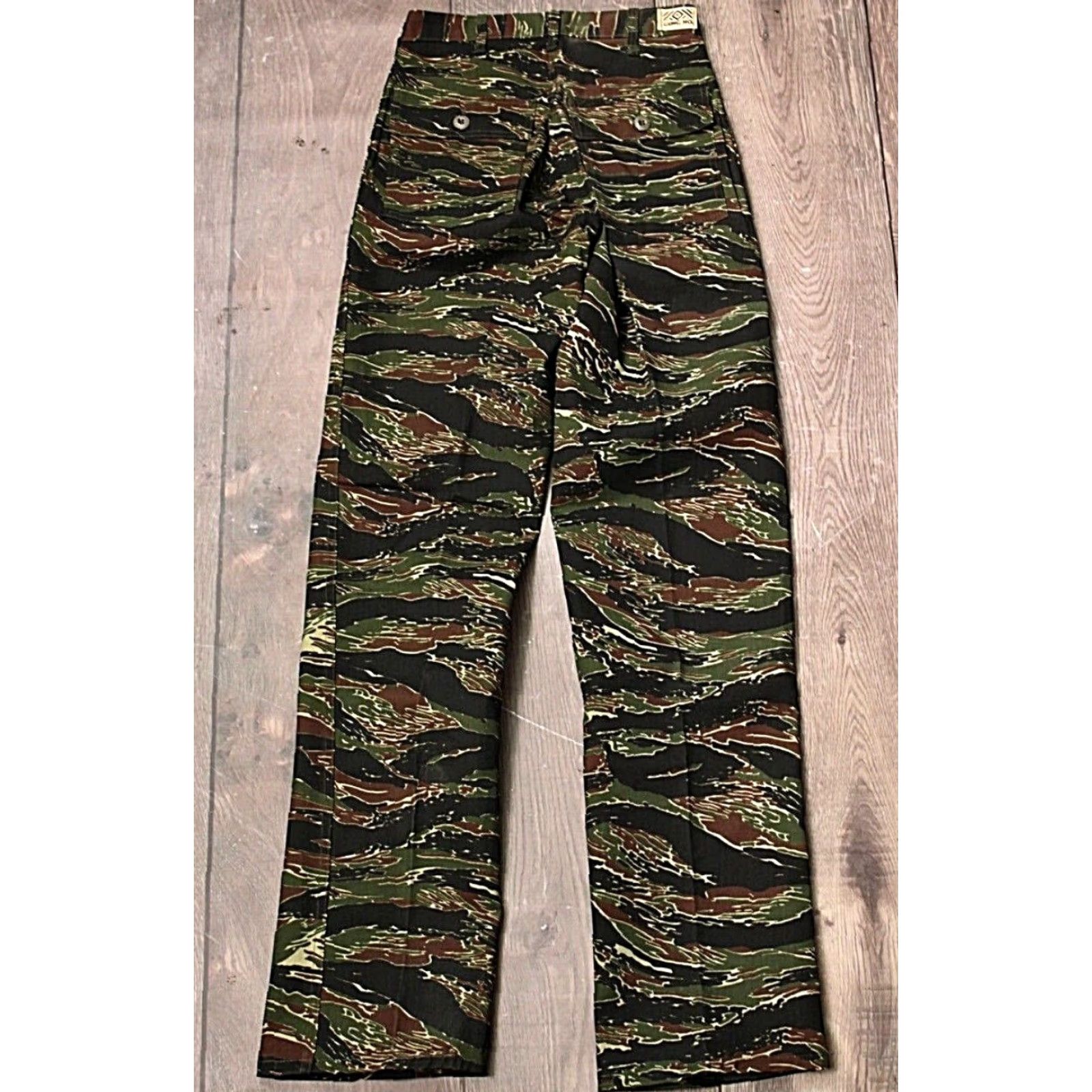 Vintage VINTAGE Men's Gung Ho 70s 80s Tiger Stripe Camo Pants Sz 27x35.25 Green Camouflage Military NOS Vintage Mens Size US 27 - 2 Thumbnail