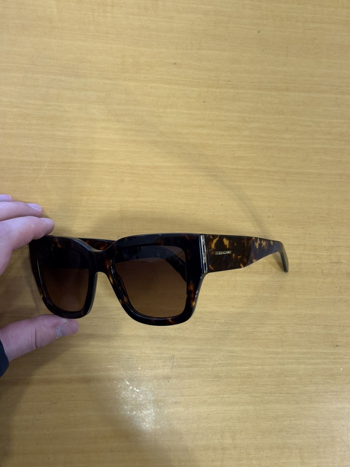 Salvatore Ferragamo Ferragamo Sunglasses SF1104S 242 Size ONE SIZE - 2 Thumbnail