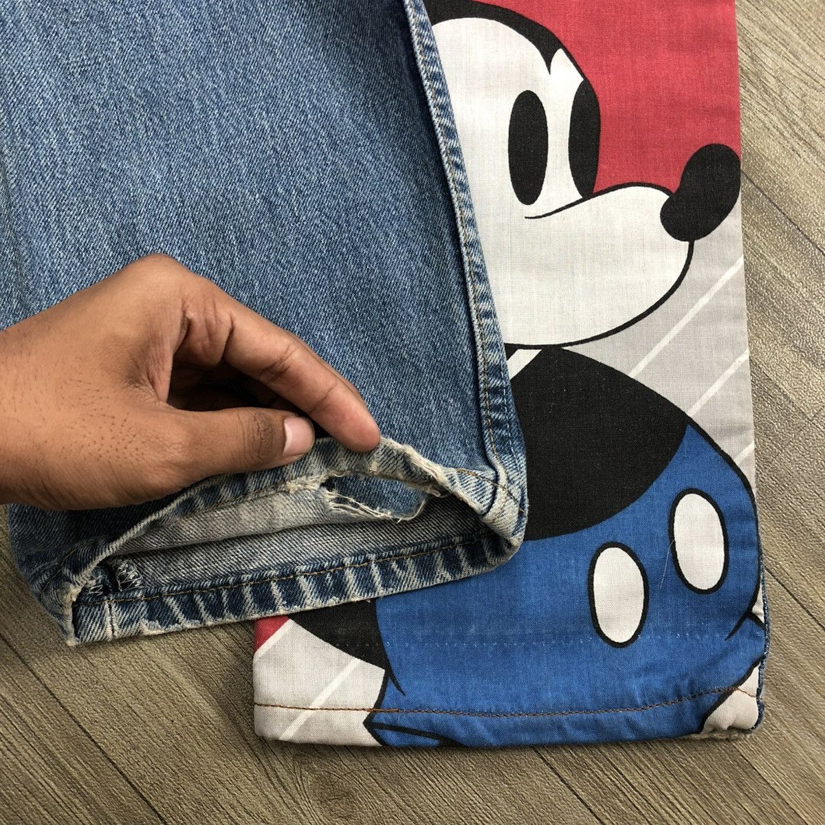 Levi's Vintage Clothing 🇺🇸90’s Levis 501 Distressed Cartoon Mickey Mouse Rework Jeans Size US 32 / EU 48 - 11 Thumbnail