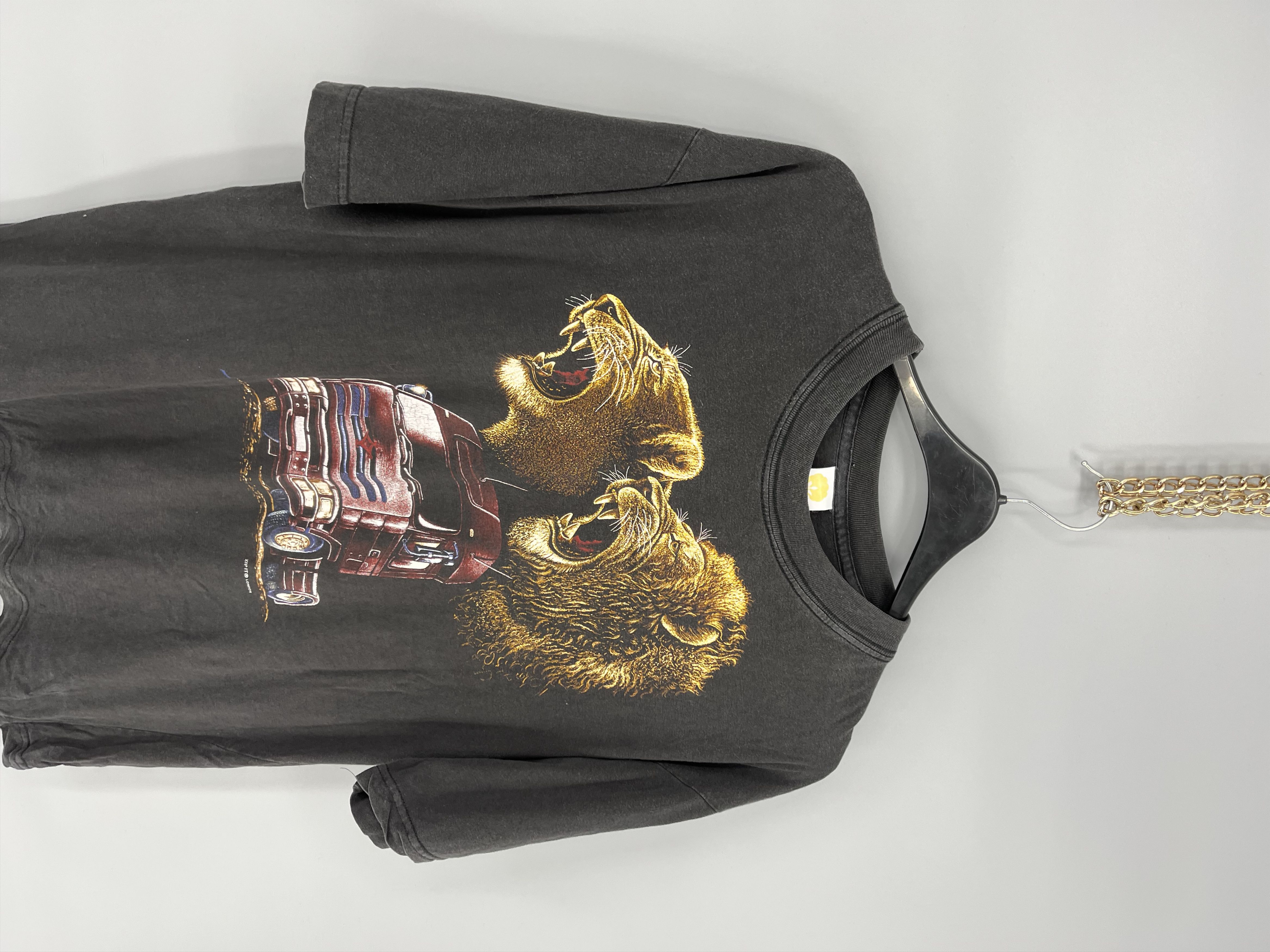 Vintage Vintage 90s lion lioness and truck Boxy Fit Tee ZipIt London Size US XL / EU 56 / 4 - 6 Thumbnail