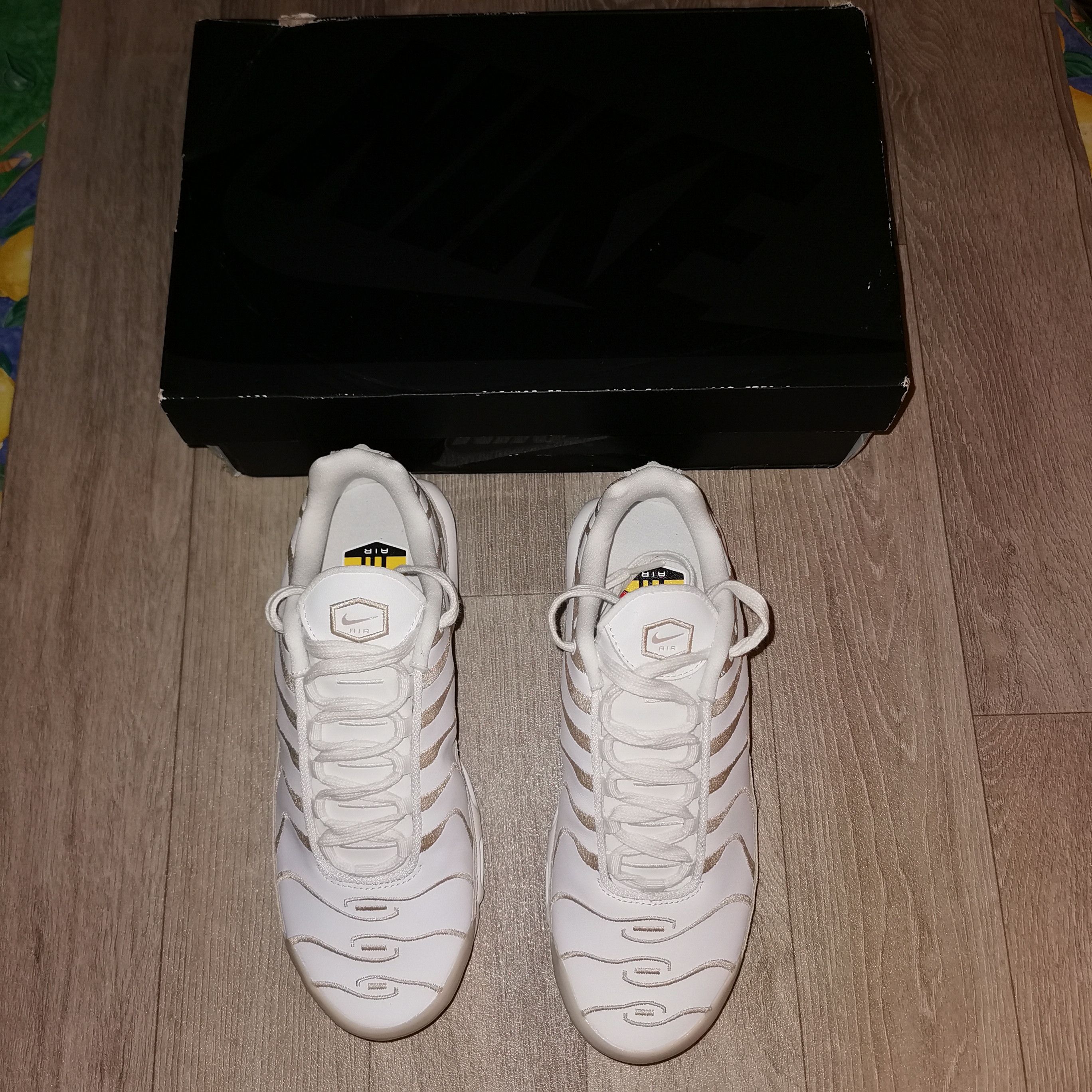 Nike W nike tn AIR MAX PLUS PRM, SUMMIT WHITE /PALE VANILLA Size US 7.5 / IT 37.5 - 2 Thumbnail