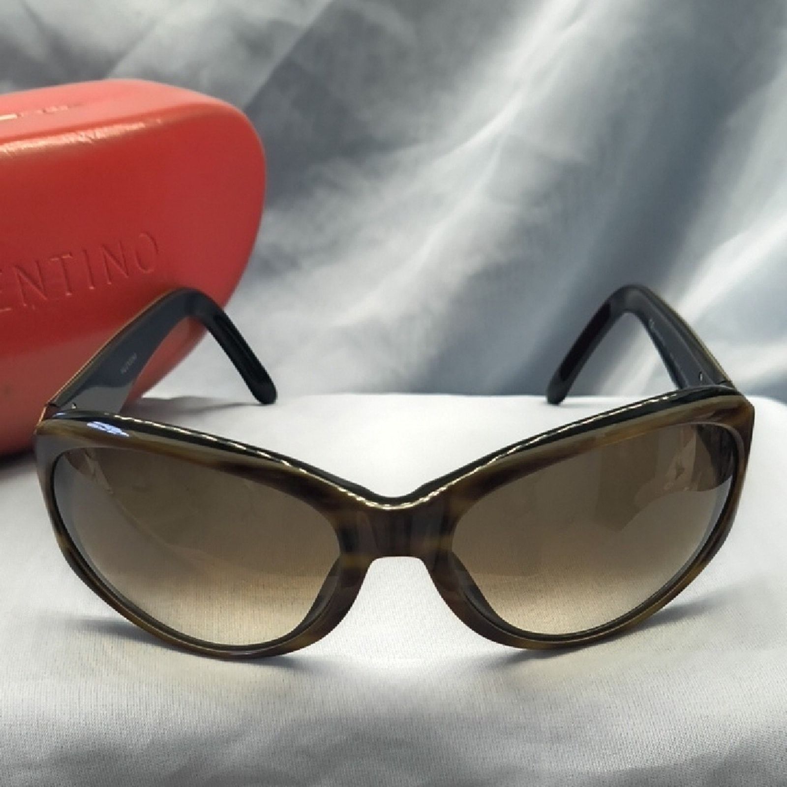 Valentino Valentino Garavani Tortoise Shell Sunglasses Size ONE SIZE - 5 Thumbnail
