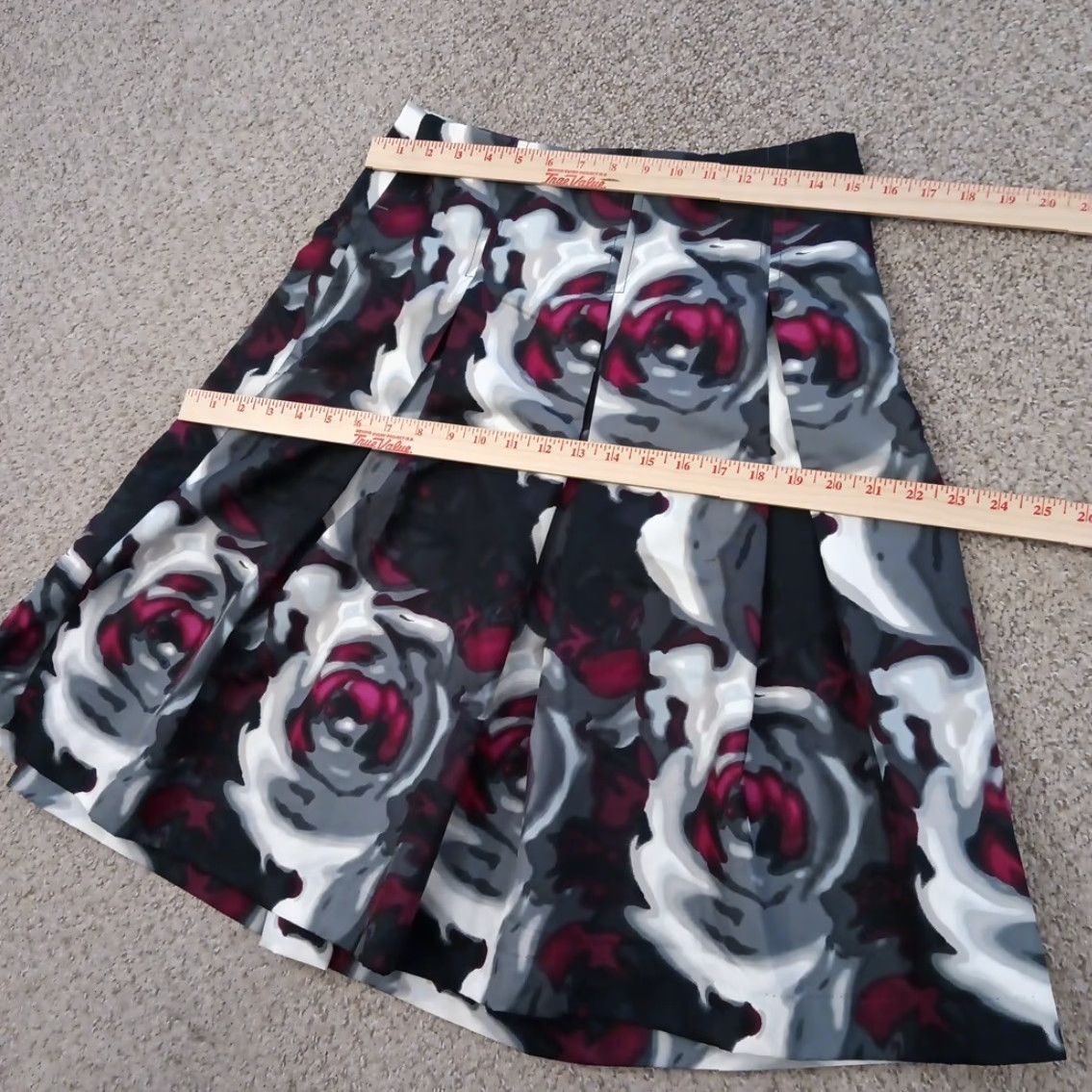 Express Express Skirt A-Line Knee Length Gray Purple Floral Lined Zip 8 Women Vintage No Skirt Size 30" / US 8 / IT 44 - 2 Thumbnail