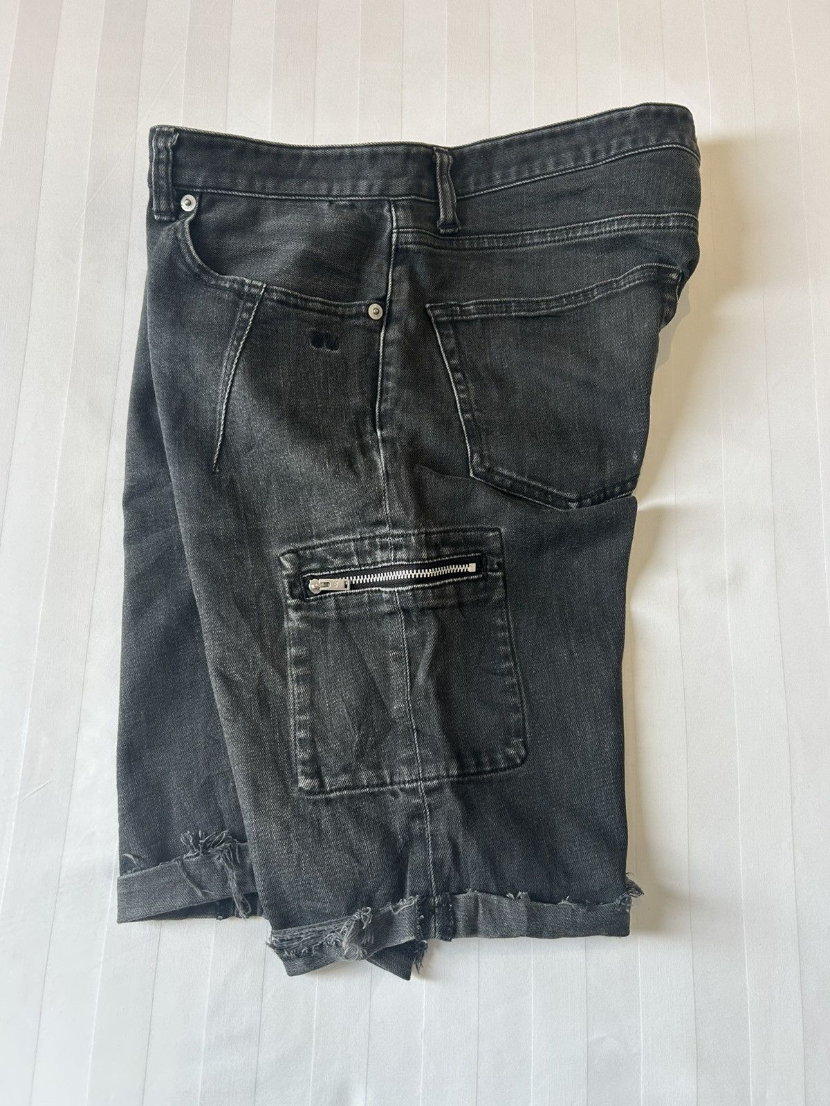 Undercover × Uniqlo Uniqlo Undercover Zippered Cargo Pocket Denim Short Pants Size US 34 / EU 50 - 1 Thumbnail