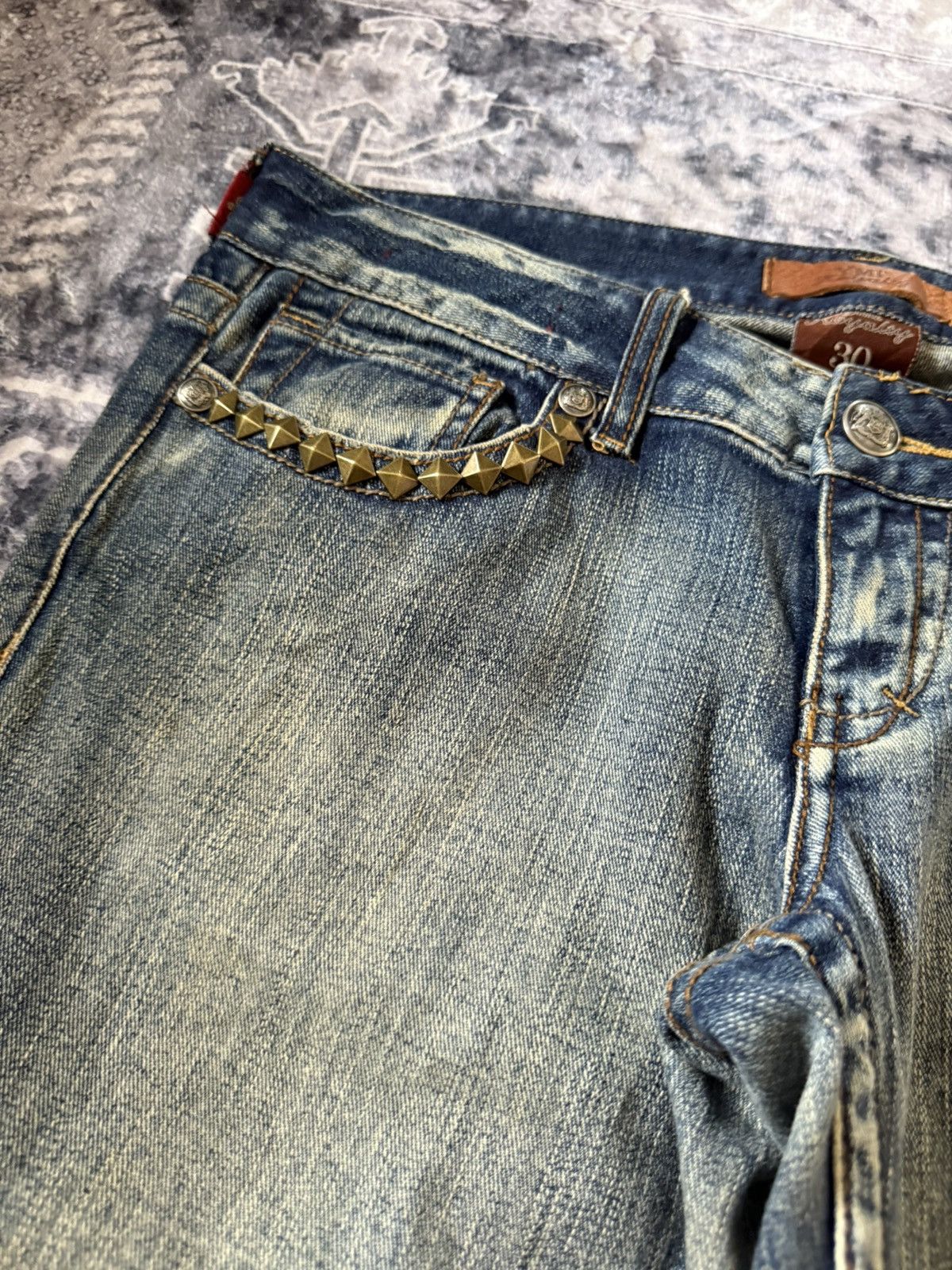 If Six Was Nine YMI Mud Wash Spiral Paneled Studded Flared Jeans Size US 32 / EU 48 - 5 Thumbnail