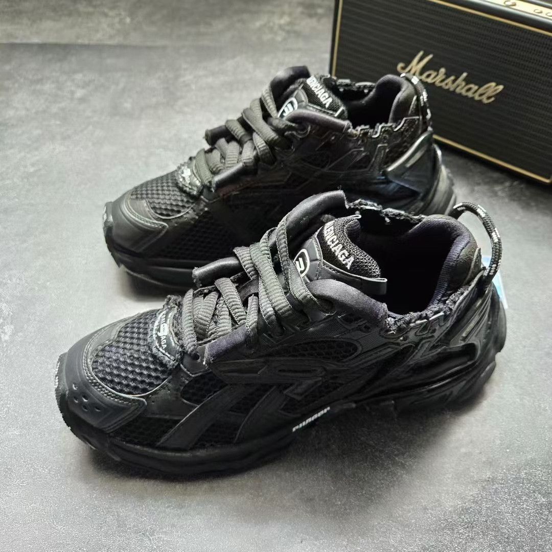Balenciaga Balenciaga Running Gold Lowtop Sneakers 37 Women Size US 6.5 / IT 36.5 - 1 Thumbnail
