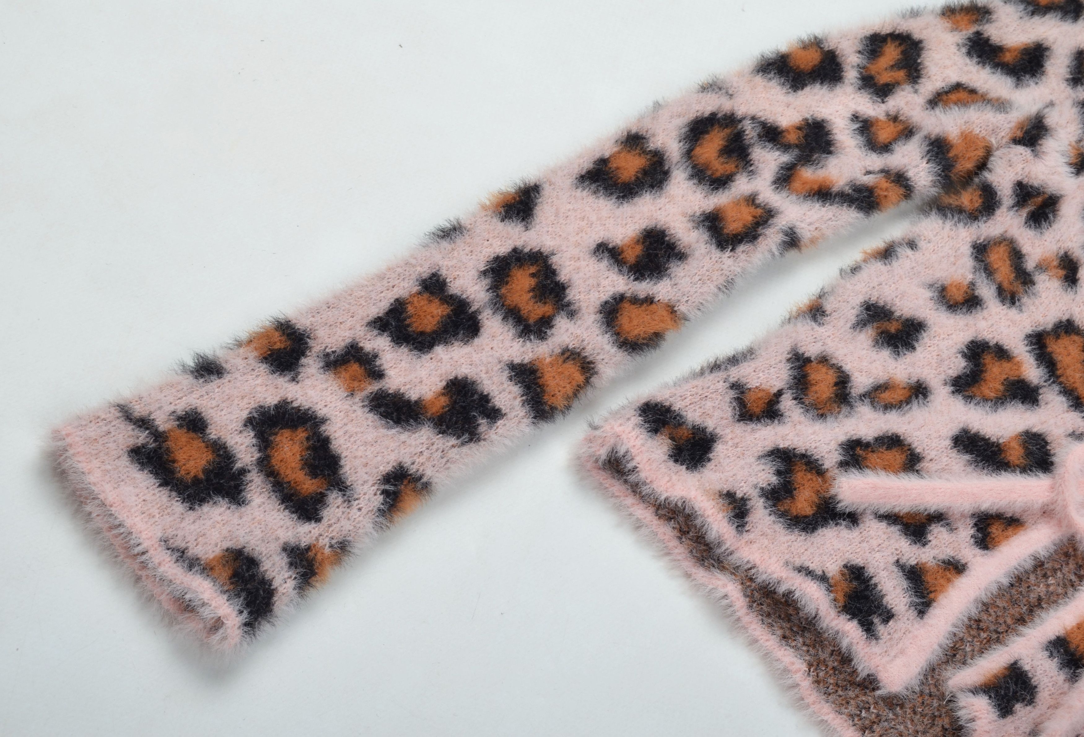 Urban Outfitters Urban Outfitters Y2K Fluffy Soft Leopard Top Cardigan Size XS / US 0-2 / IT 36-38 - 7 Thumbnail