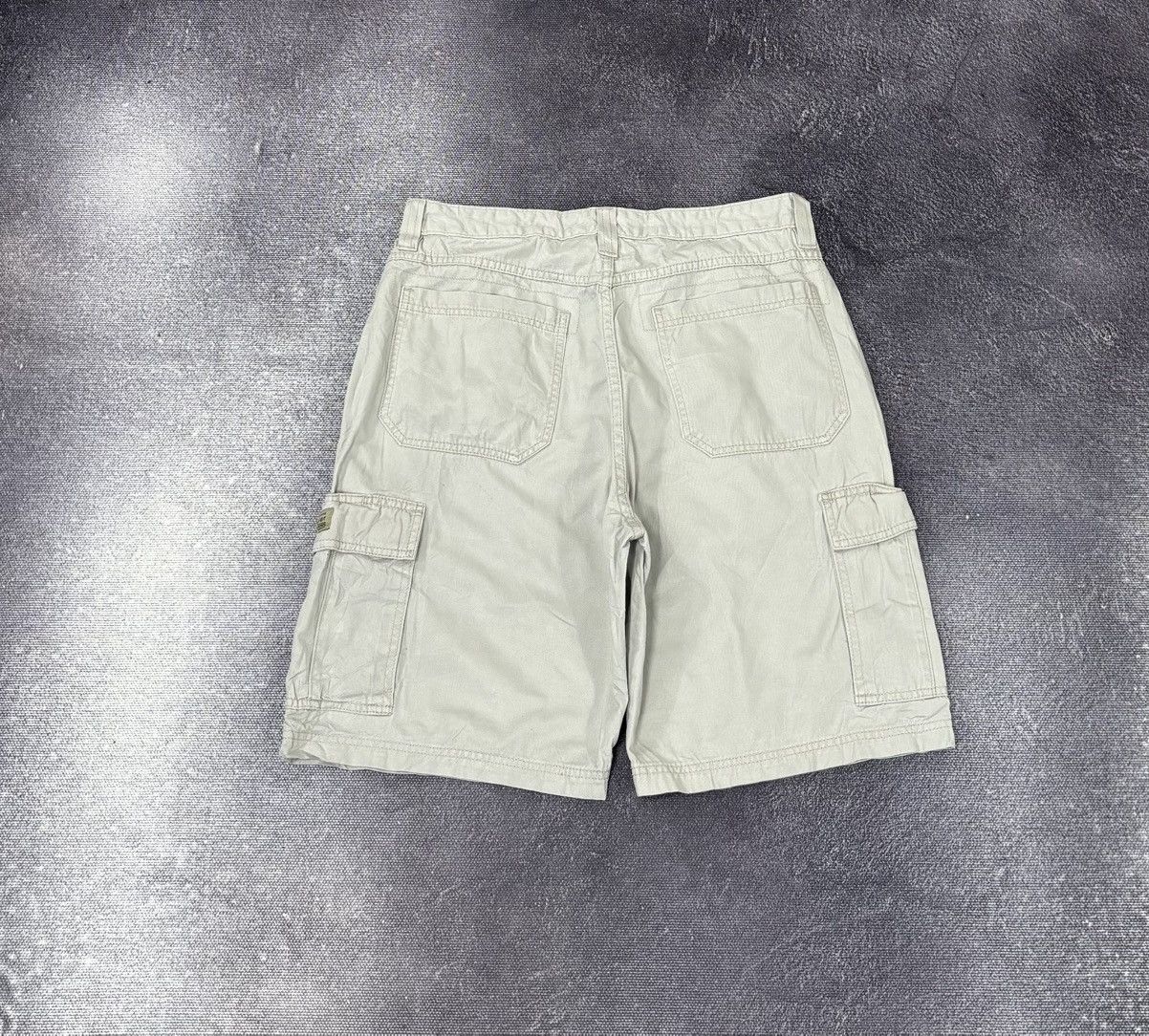 Vintage Vintage Wrangler USA Workwear Hype Utility Cargo Shorts Size US 32 / EU 48 - 2 Thumbnail