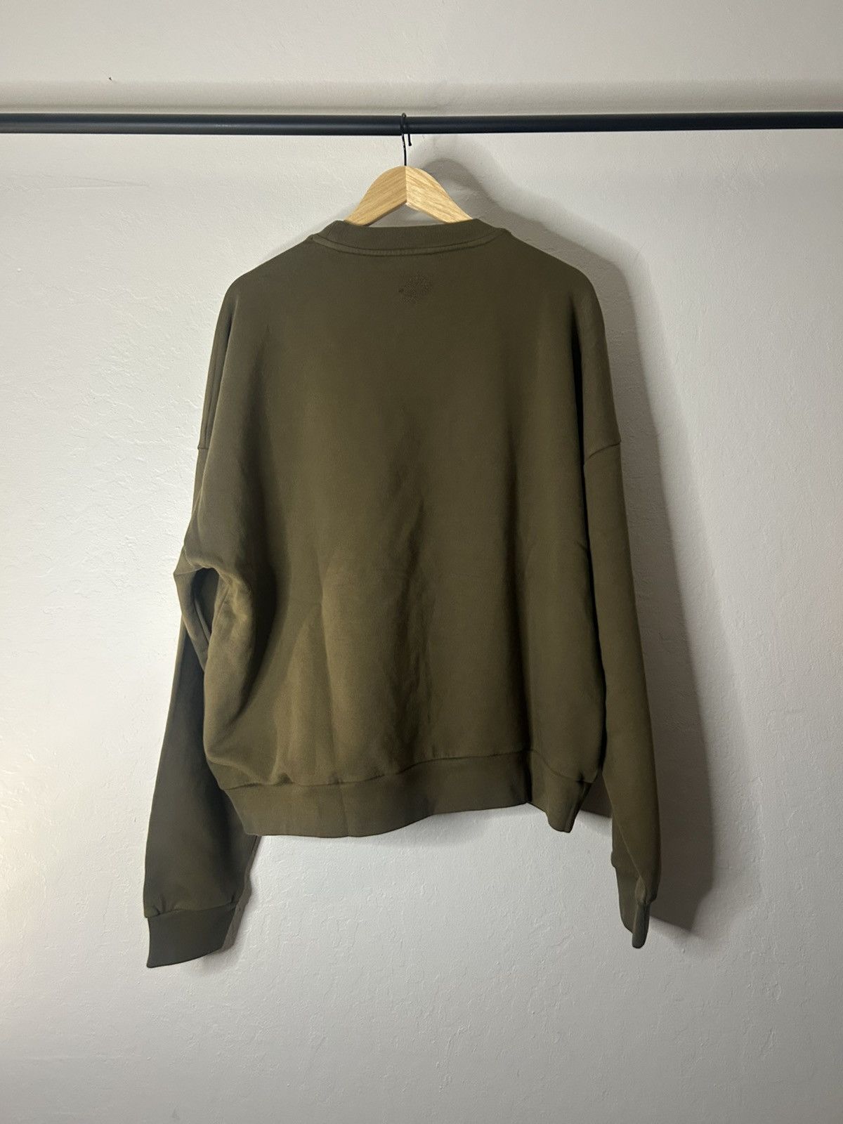 Louis Vuitton Louis Vuitton LV Lovers Olive Crewneck Size US XL / EU 56 / 4 - 2 Thumbnail