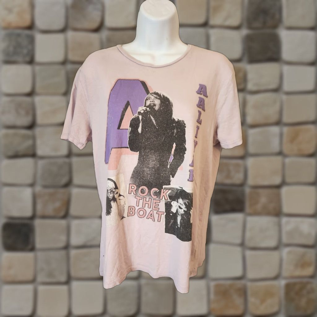 Vintage Womens Aaliyah Rock The Boat Light Purple Short Sleeve T Shirt Size Small Size S / US 4 / IT 40 - 1 Thumbnail