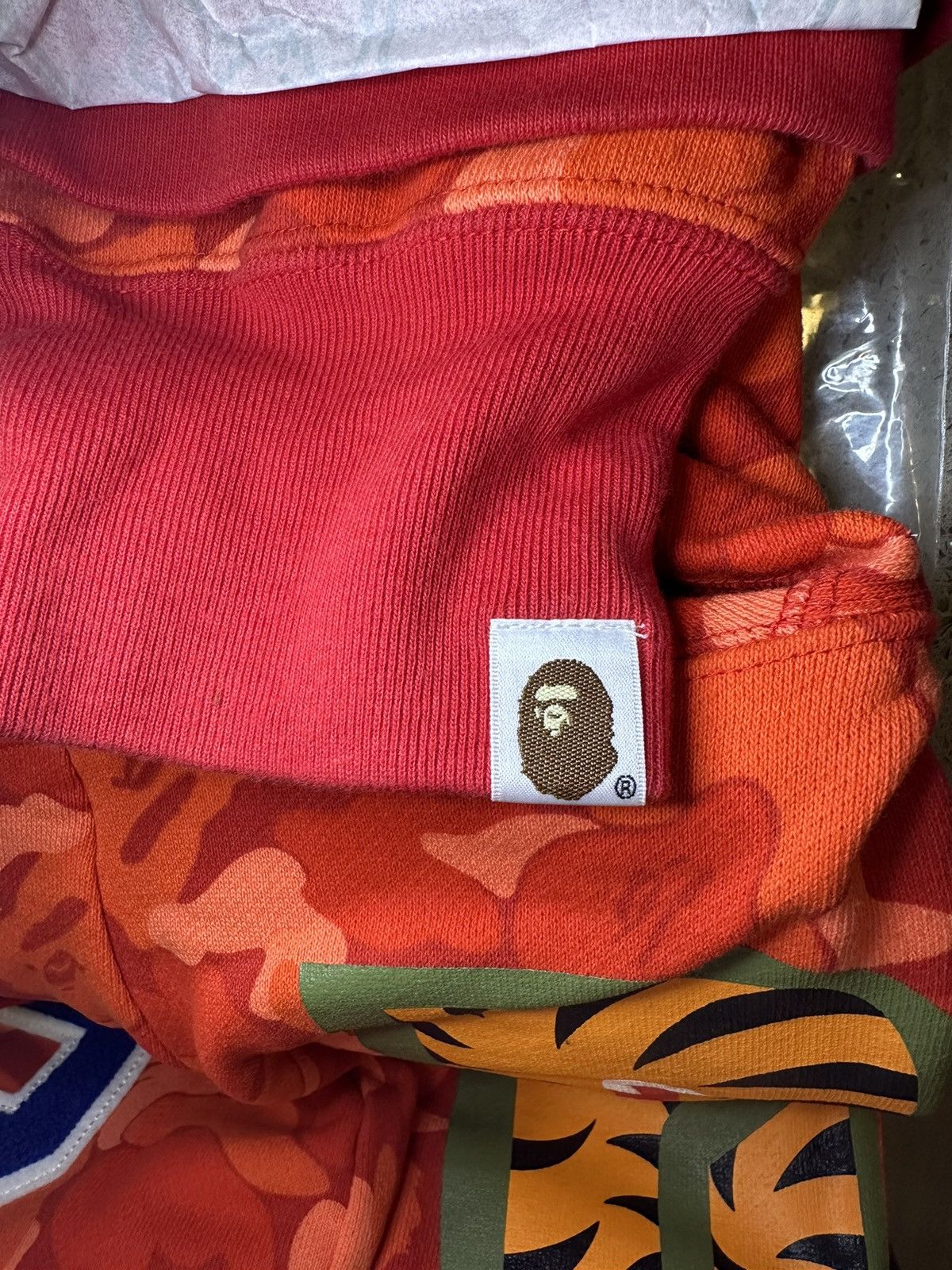 Bape Rare BAPE Seoul City Exclusive Red Shark Hoodie Size US XXL / EU 58 / 5 - 5 Thumbnail