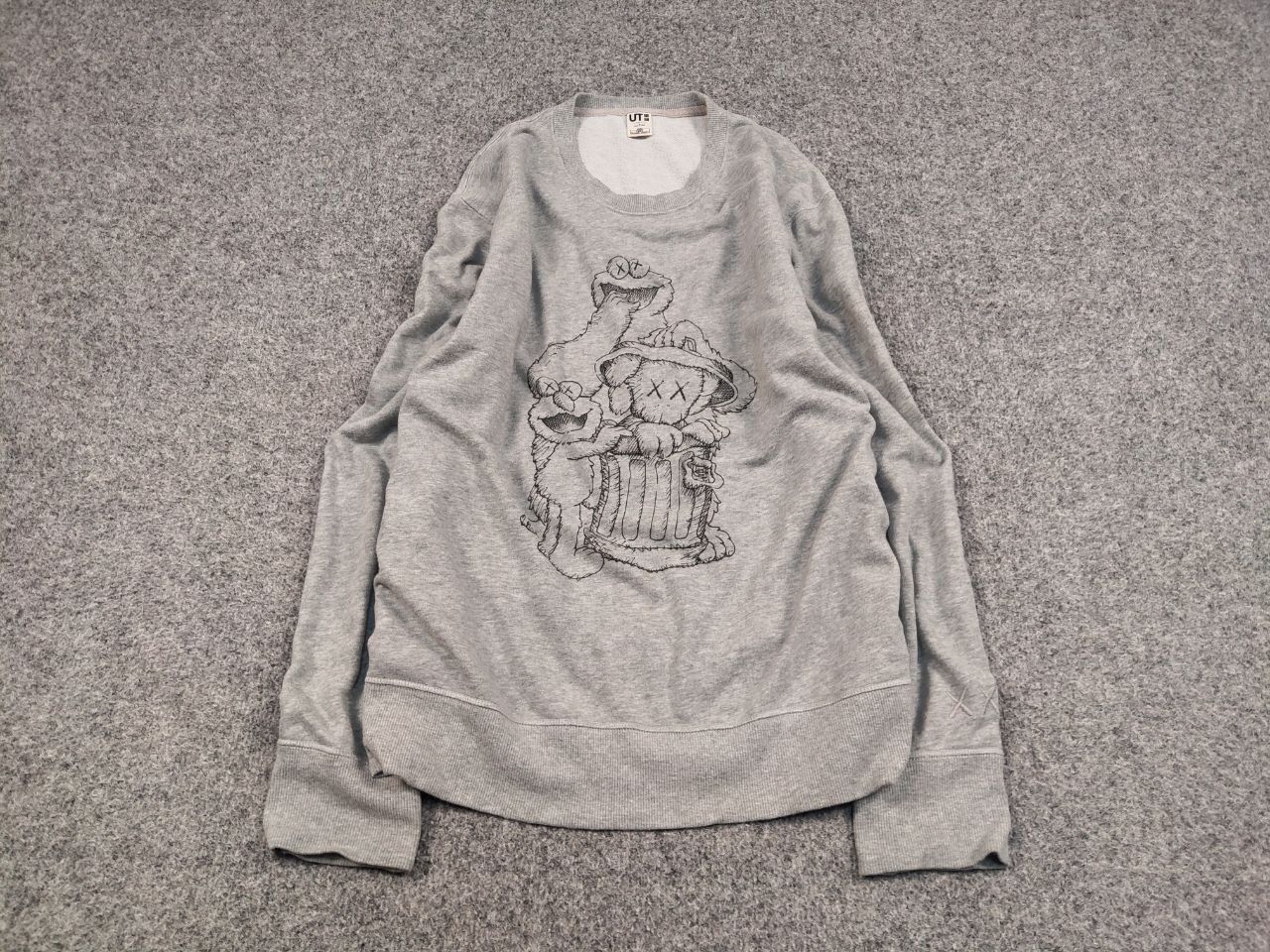 Uniqlo Uniqlo x Kaws Sesame Street Logo Gray Crew Chek Sweatshirt Size US L / EU 52-54 / 3 - 2 Thumbnail