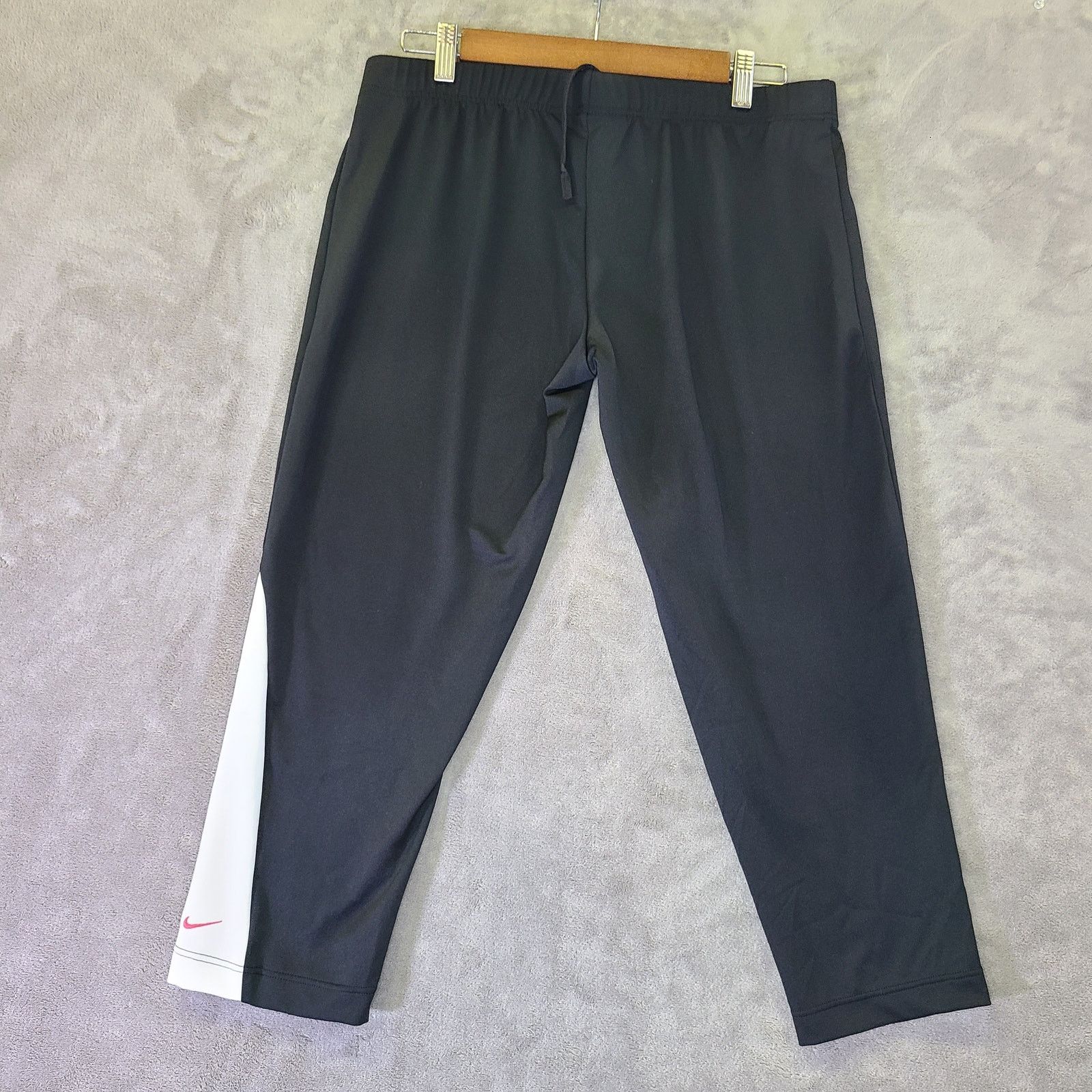 Nike Nike Women's Large Black Capri w/ White Trim - 32"W 22"L Size 32" / US 10 / IT 46 - 1 Thumbnail
