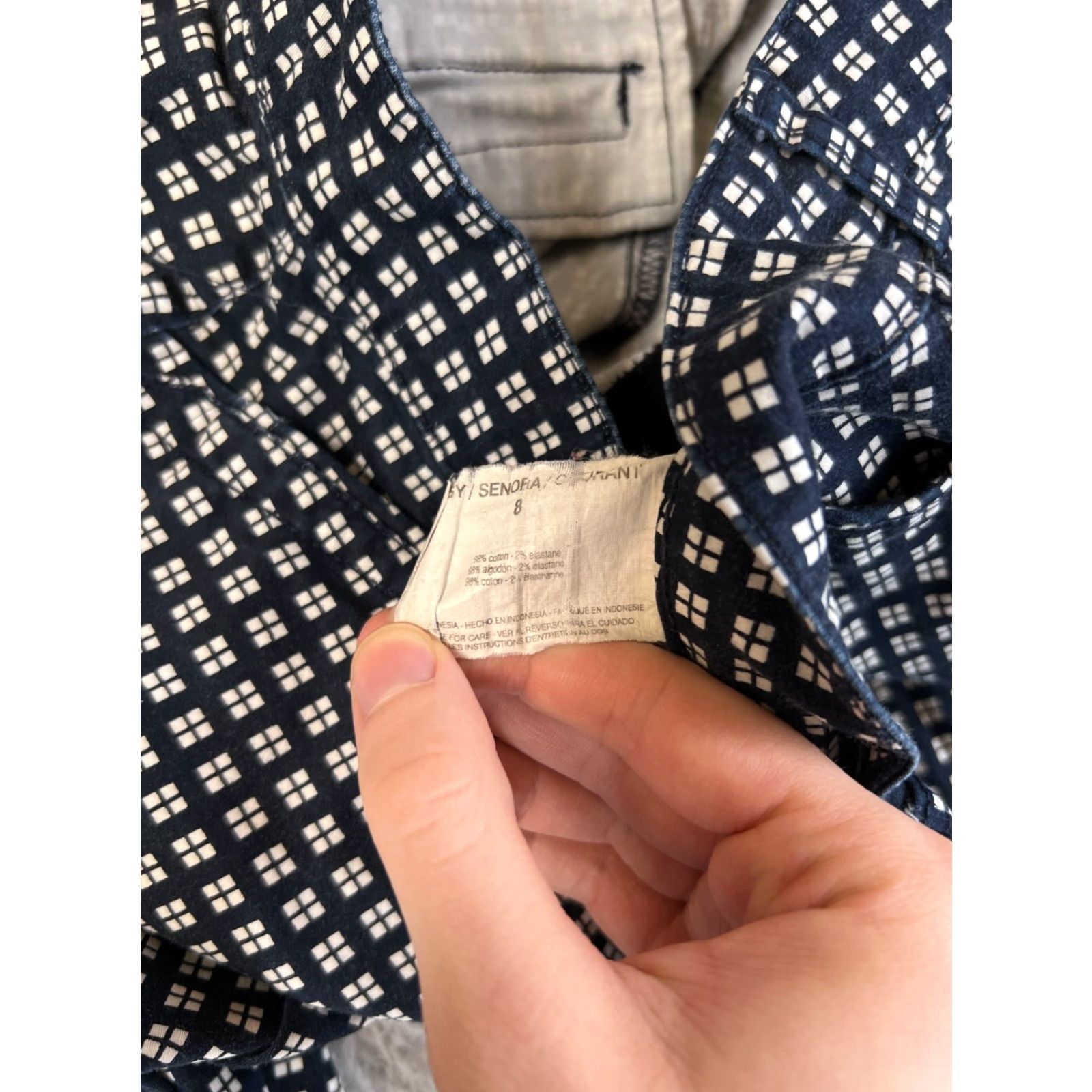 Gloria Vanderbilt Gloria Vanderbilt Pants Women's Capri 8 Blue White Aztec Knit Mid Rise 30x18 Size 30" / US 8 / IT 44 - 7 Thumbnail