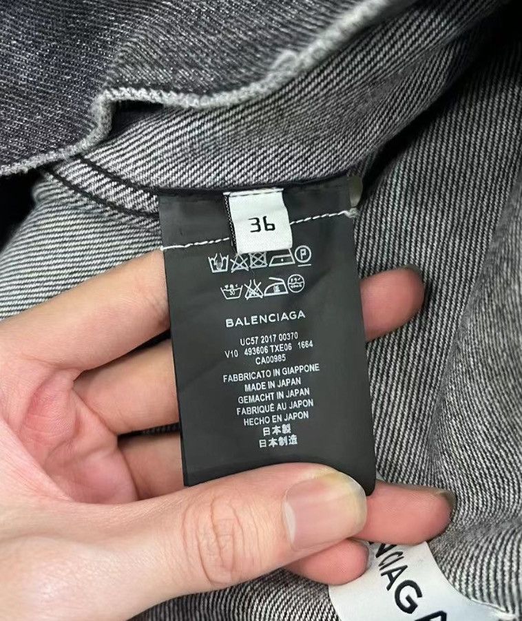 Balenciaga Balenciaga destroys denim jacket 2410-Nextarrow Size US S / EU 44-46 / 1 - 3 Thumbnail
