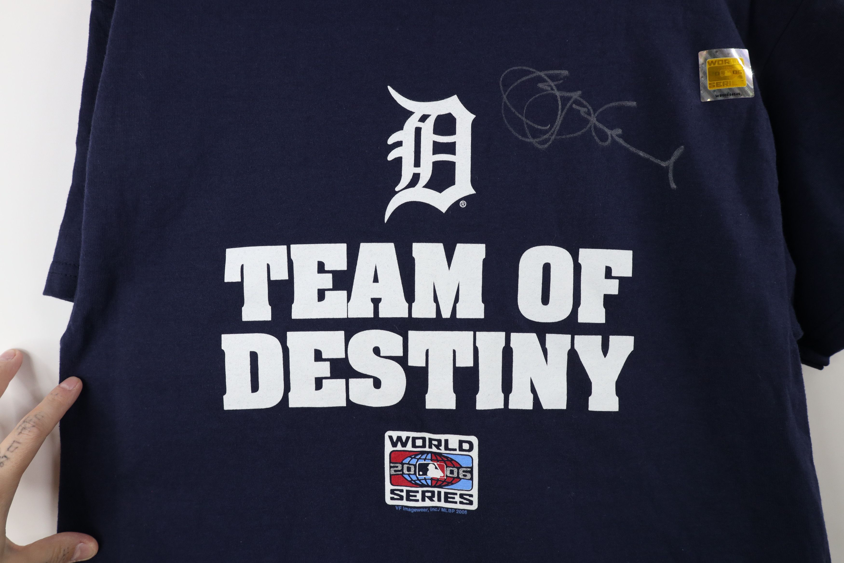 Vintage New Series Jim Leyland Autographed Detroit Tigers T-Shirt Size US M / EU 48-50 / 2 - 4 Thumbnail