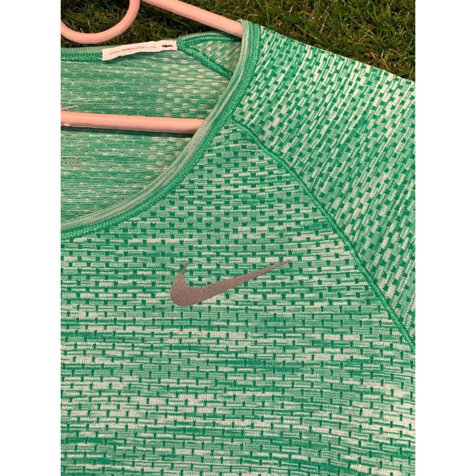 Nike NIKE DRI-FIT ORIGINAL RUN RUNNING WOMEN TRAINING SHIRT JERSEY SIZE S SMALL GREEN Women Shirt S Green Nike Dri-Fit Run Training jersey Size S / US 4 / IT 40 - 3 Thumbnail