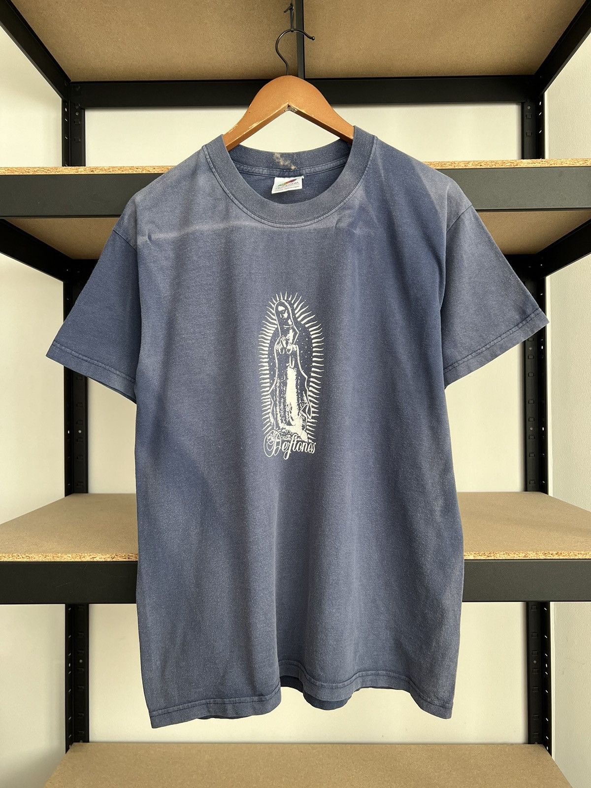 Band Tees Vintage 2000s Deftones Virgin Mary Y2k Faded Navy T-shirt Size US M / EU 48-50 / 2 - 1 Thumbnail
