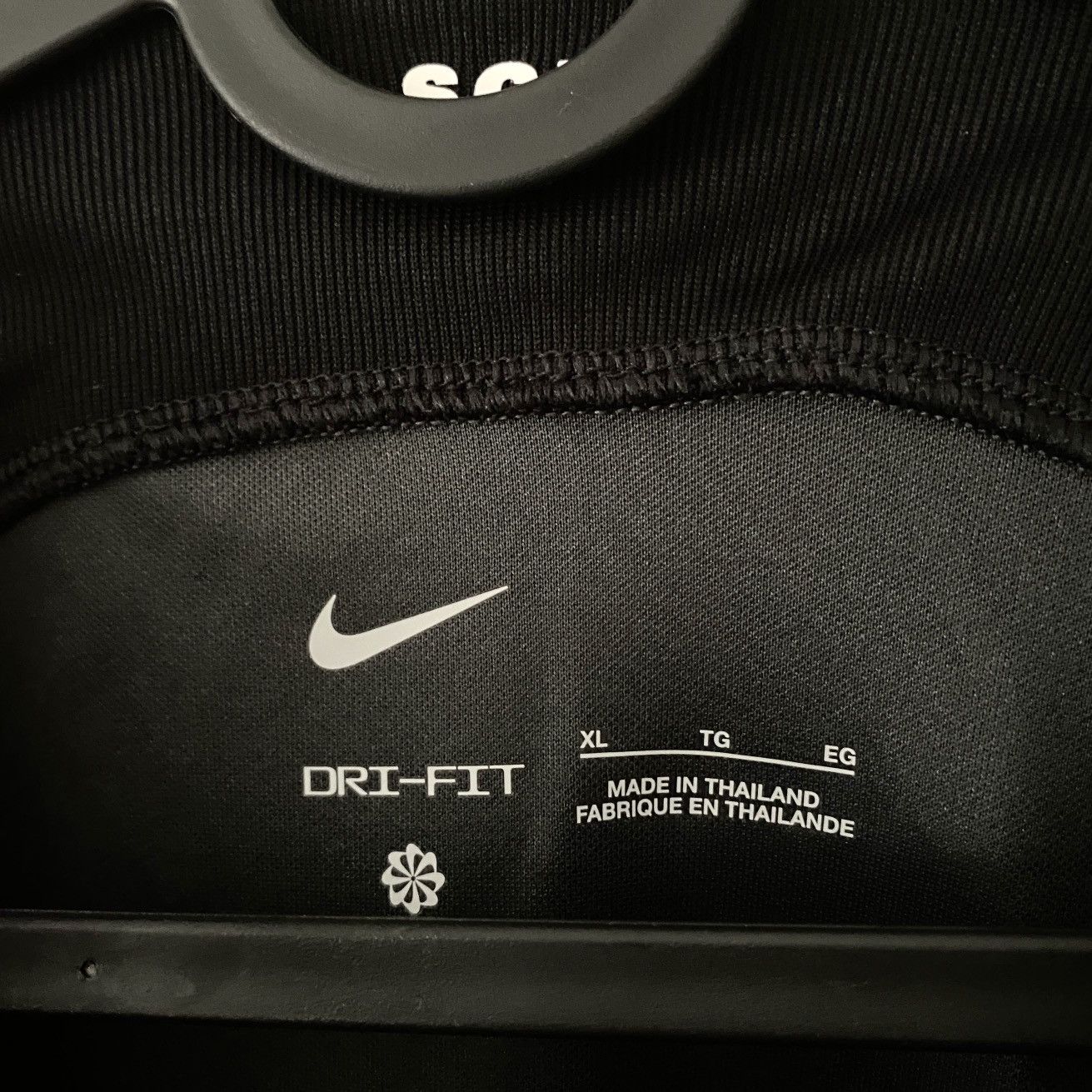 Nike 2022 2023 Eintracht Frankfurt Nike Away Kit Soccer Jersey FC Size US XL / EU 56 / 4 - 6 Thumbnail