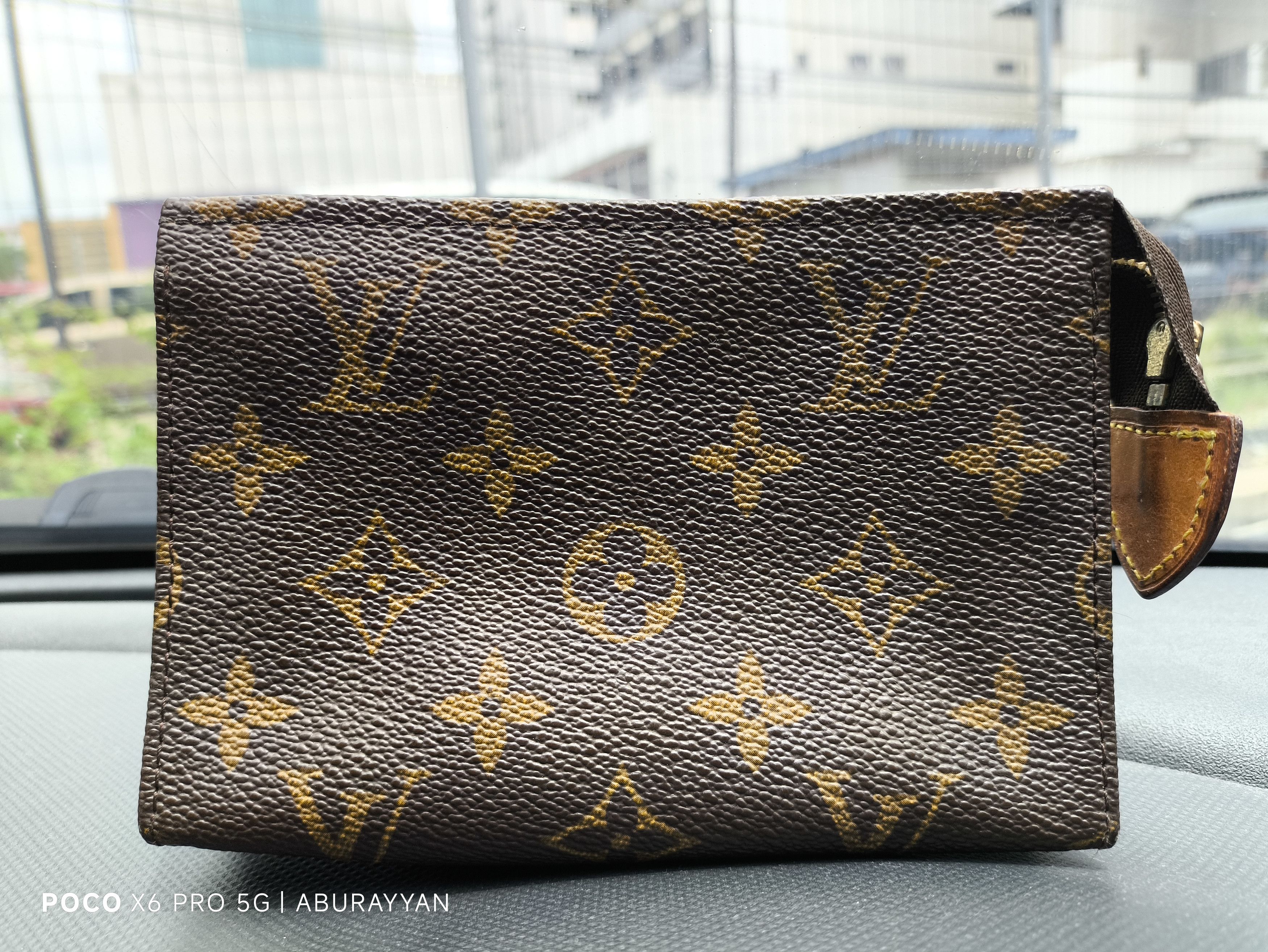Louis Vuitton Louis Vuitton Monogram Canvas 15 Toiletry Pouch Clutch Bag Size ONE SIZE - 1 Thumbnail