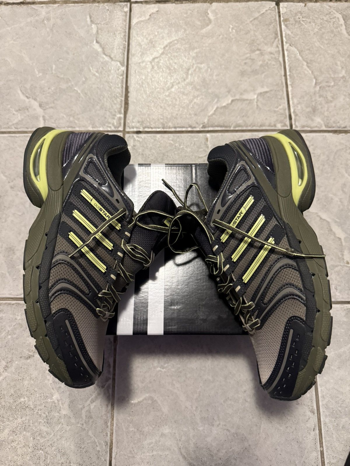 Adidas Adistar Control 5 Size US 10 / EU 43 - 2 Thumbnail