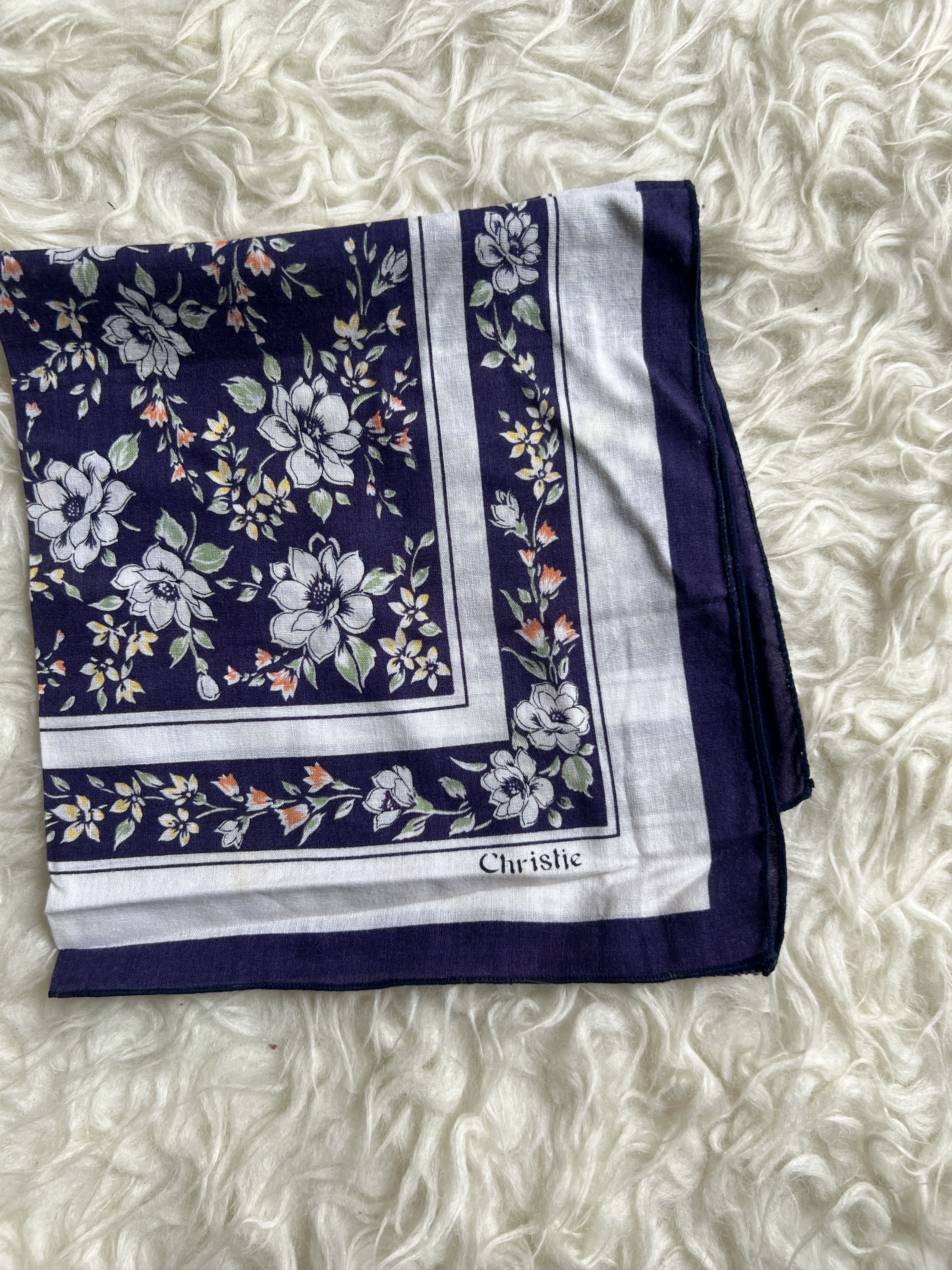 Other Handkerchief Size ONE SIZE - 2 Thumbnail