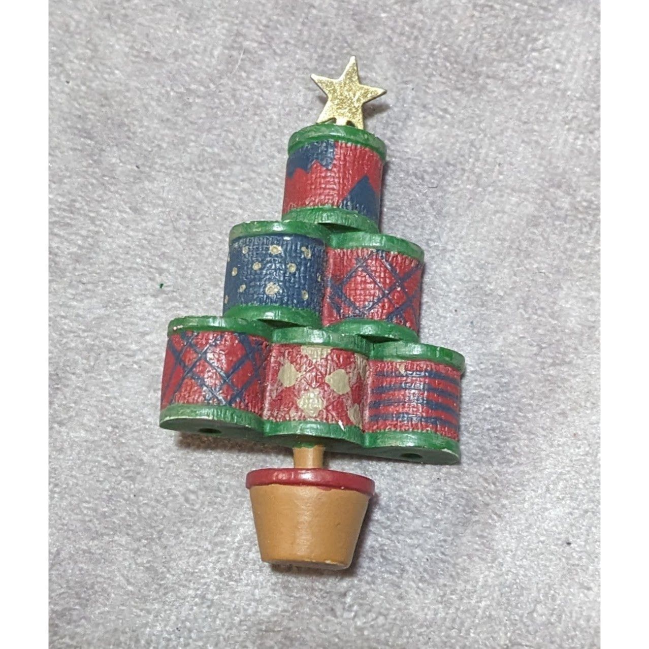 Other Vintage Rustic Hallmark Sewing Themed Christmas Tree Brooch Size ONE SIZE - 4 Thumbnail