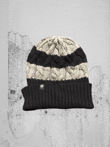 Ugg Vintage UGG Cable Knit Beanie Hat Size ONE SIZE - 1 Thumbnail