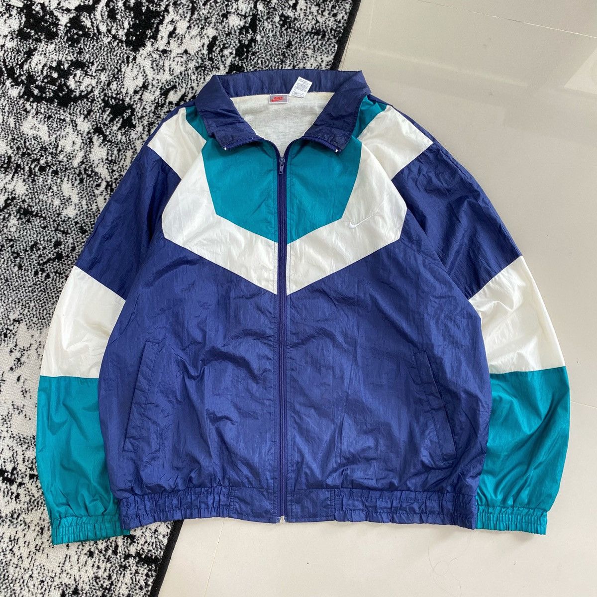 Vintage Nike Windbreaker big swoosh