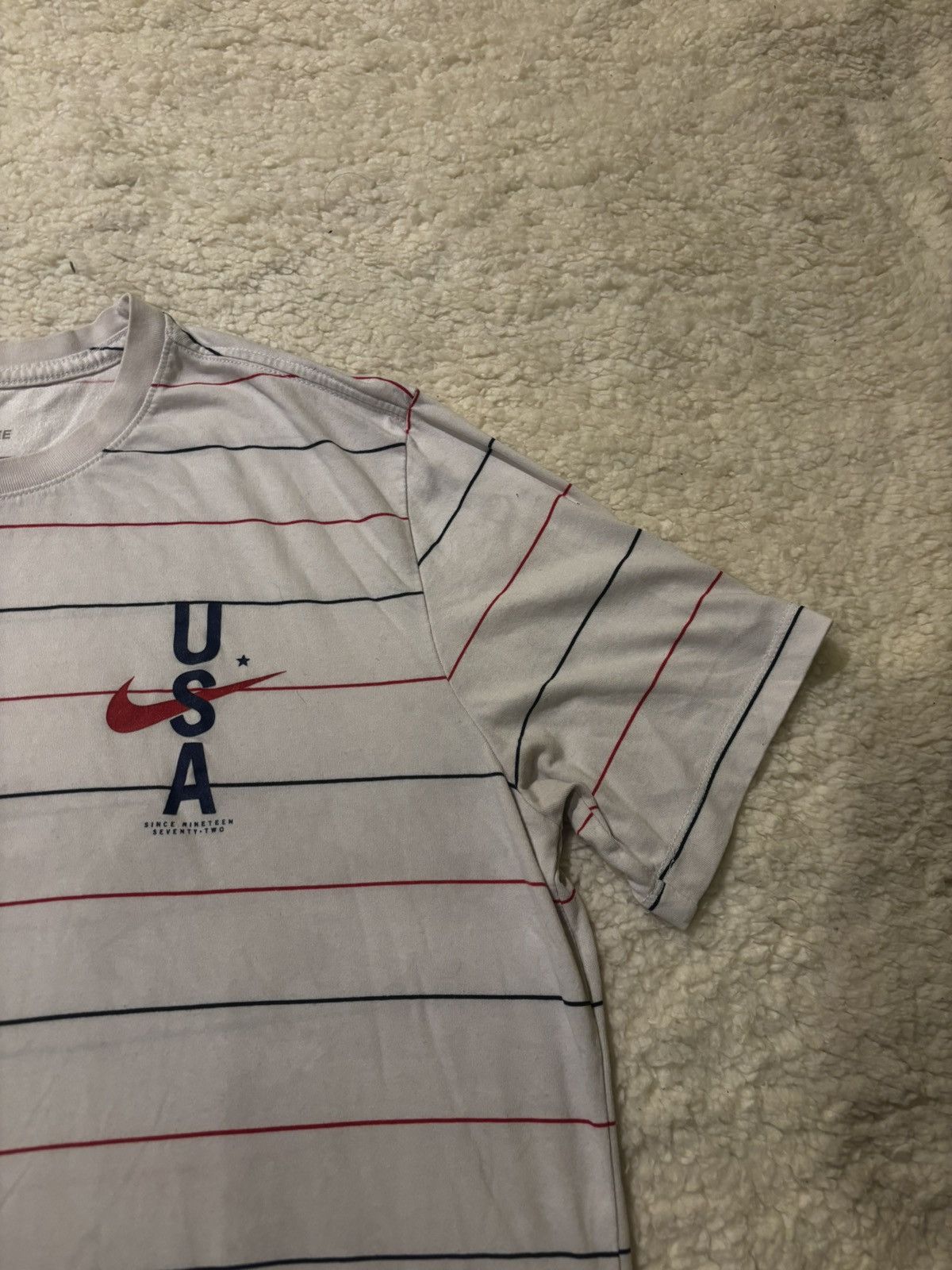 Nike Men’s short sleeve t-shirt1326 Size US L / EU 52-54 / 3 - 4 Thumbnail