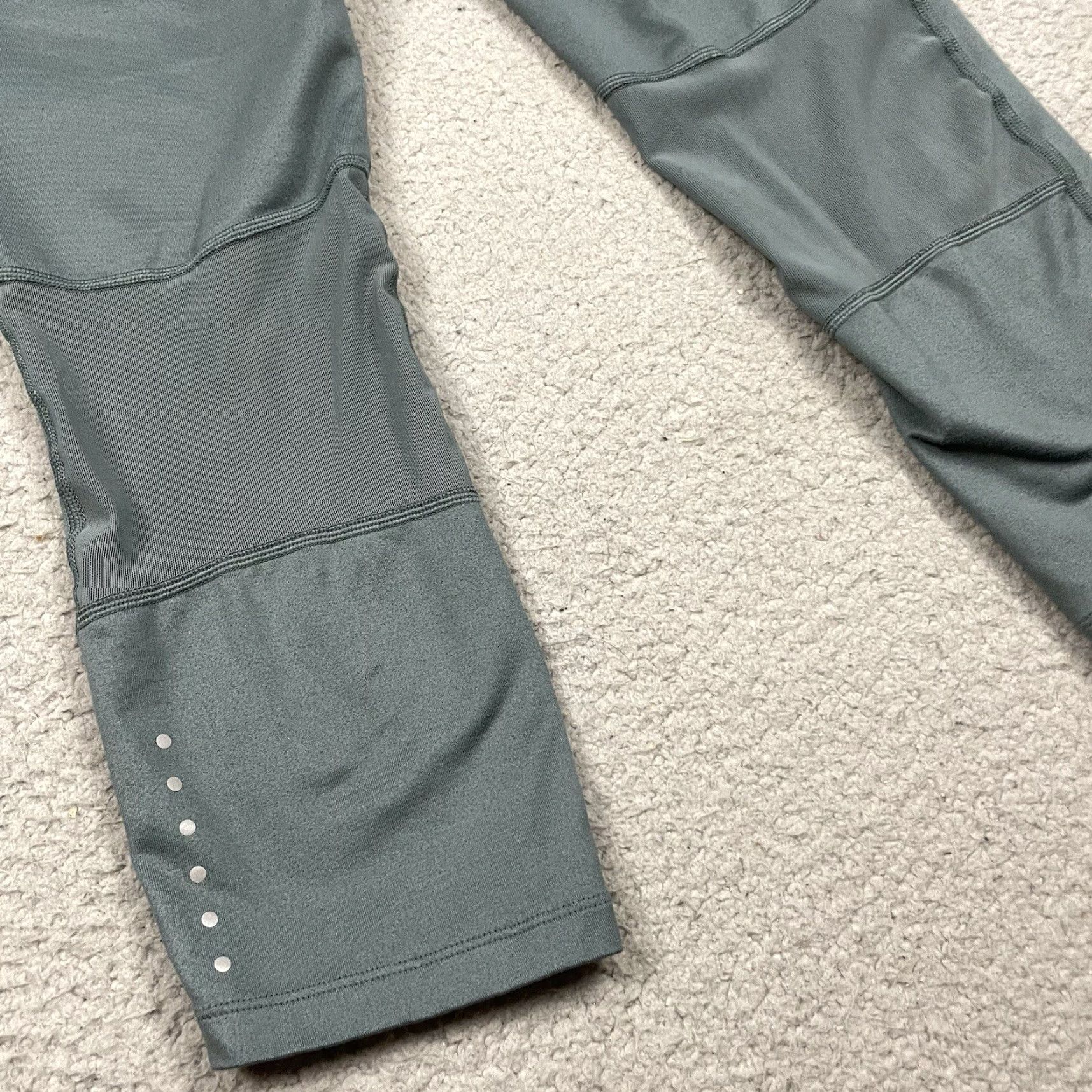 Nike VINTAGE Nike Running Leggings Womens S Green Dri Fit Reflective Athletic Pants S Size 28" / US 6 / IT 42 - 7 Thumbnail