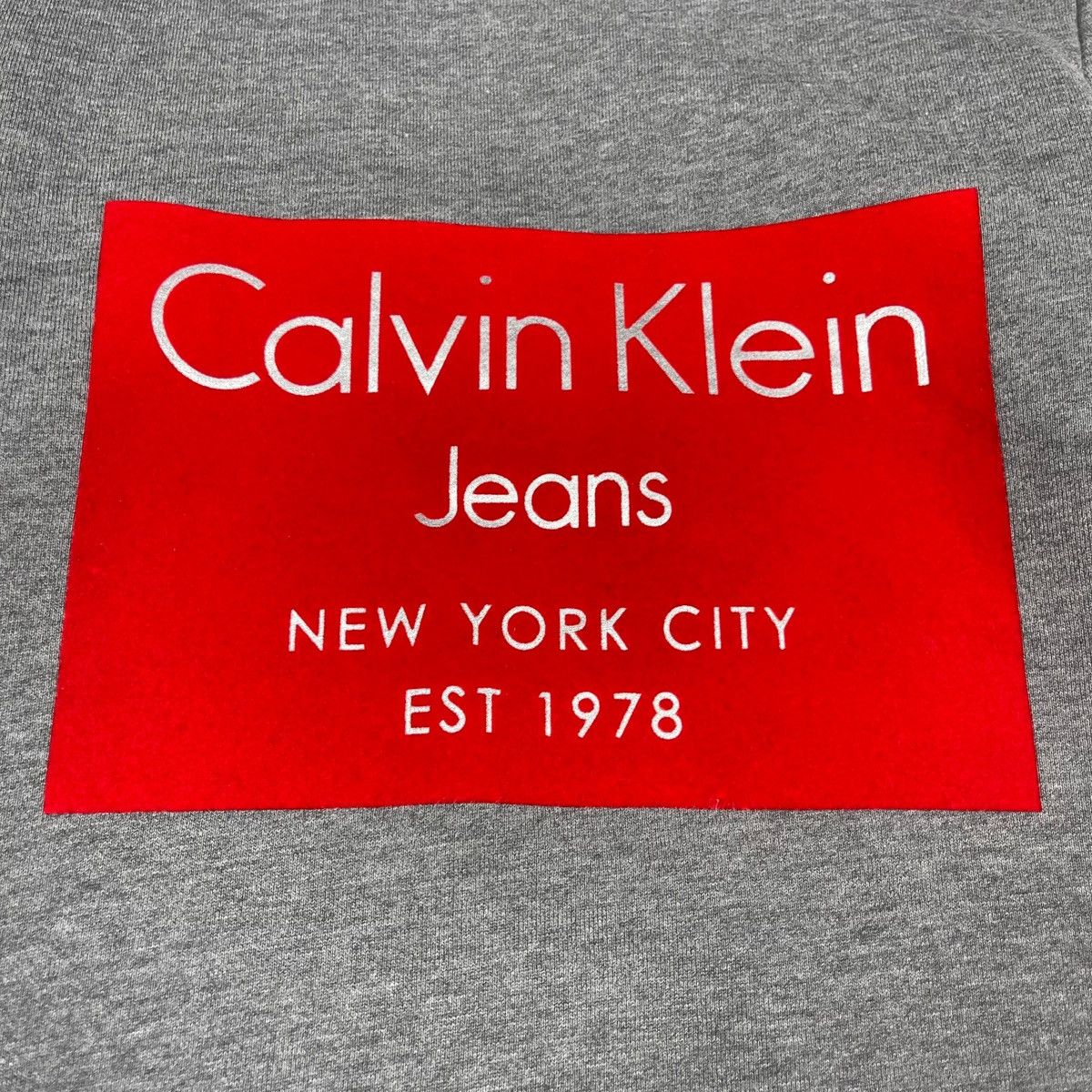 Calvin Klein Calvin Klein Jeans Flocked Logo Sweatshirt Size XS / US 0-2 / IT 36-38 - 3 Thumbnail
