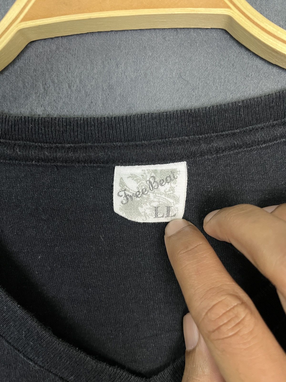 If Six Was Nine × Japanese Brand × Le Grande Bleu (L.G.B.) Revolutionary Vacation Live in London Poem V Neck Tshirt Size US L / EU 52-54 / 3 - 5 Thumbnail