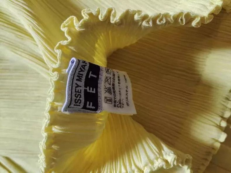 Issey Miyake Issey Miyake size:3 Yellowish-green pleated skirt Size 23" - 4 Thumbnail
