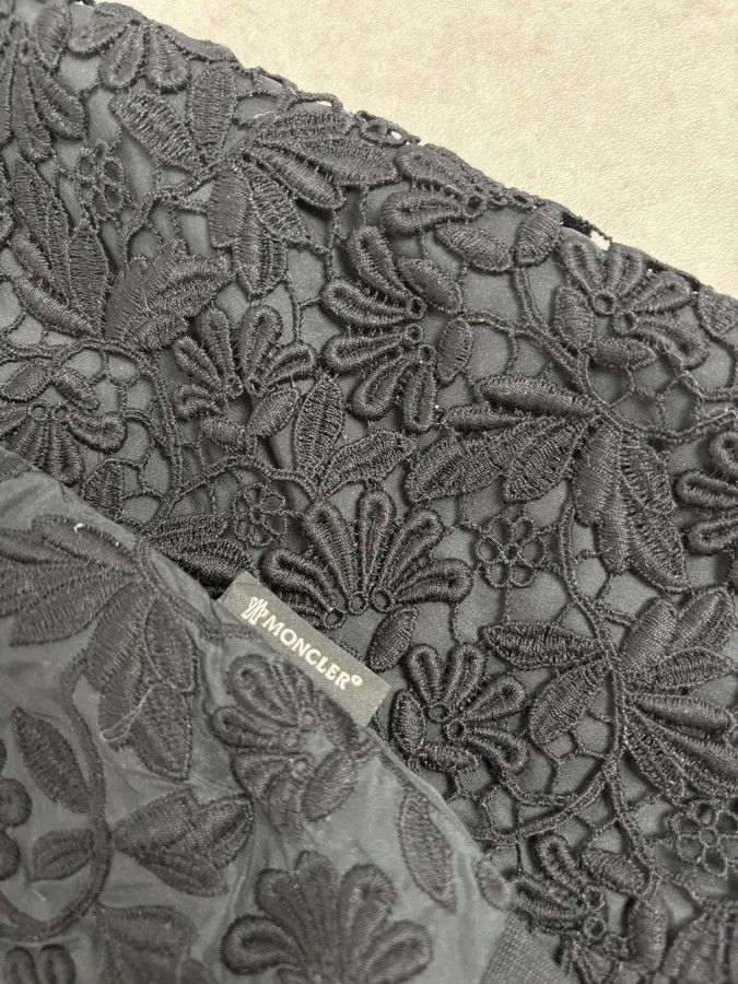Moncler Moncler Black Flowers Embroidered Light Jacket Size US XS / EU 42 / 0 - 9 Thumbnail