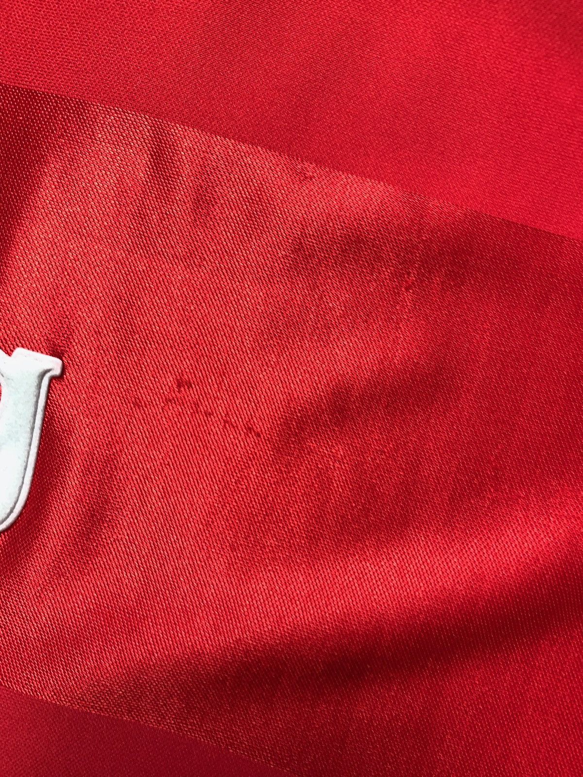 Vintage Vintage Liverpool soccer jersey size L 9 Fowler Reebok UEFA Size US L / EU 52-54 / 3 - 5 Thumbnail