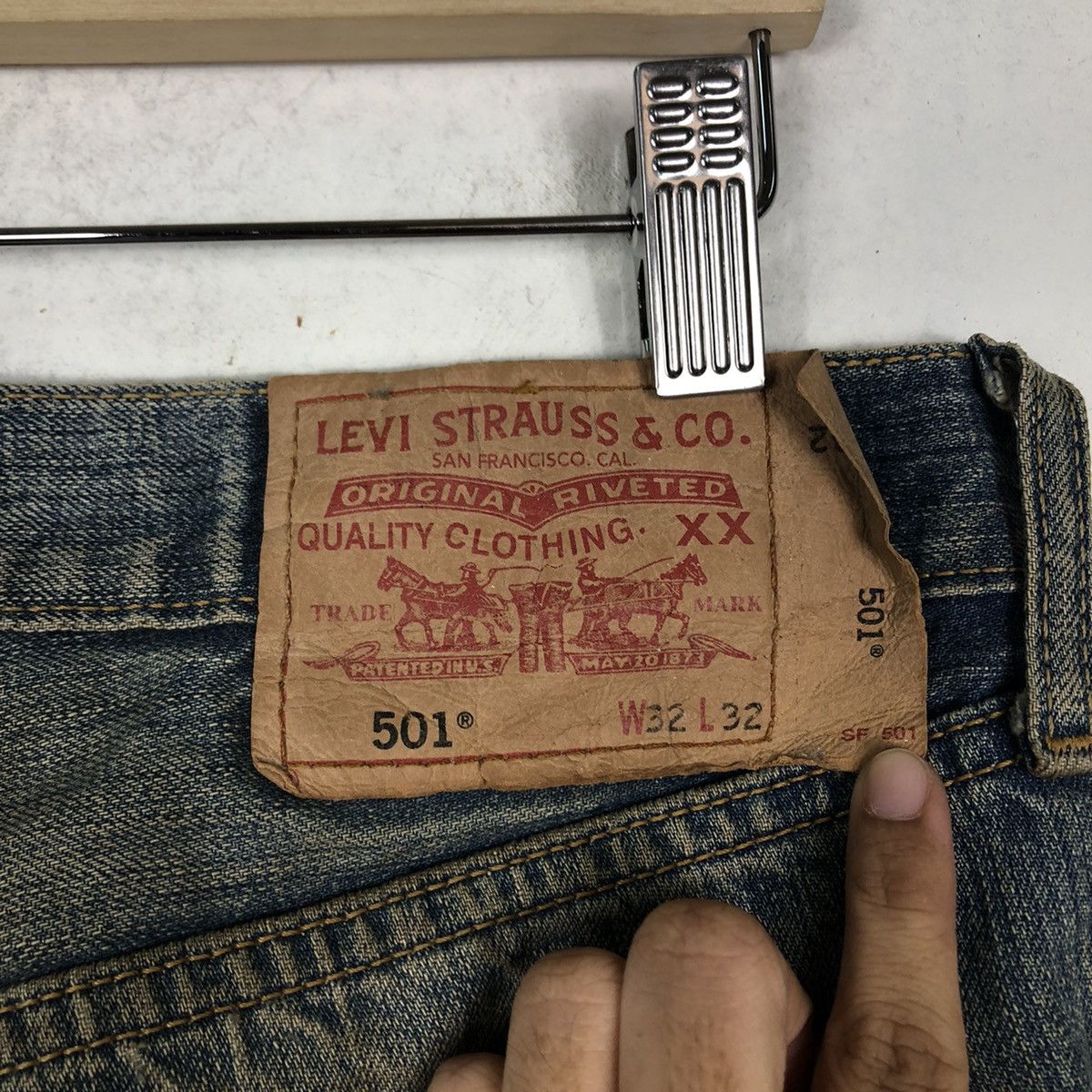 Levi's 🔥Vintage Distressed Denim Rusty Design Levi’s 501 Size US 32 / EU 48 - 16 Thumbnail