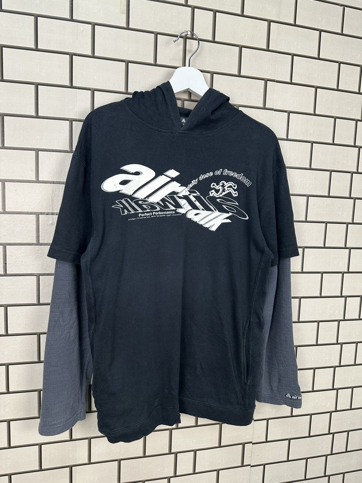 Airwalk Airwalk Hooded LongSleeve Nice Design Size US L / EU 52-54 / 3 - 2 Thumbnail