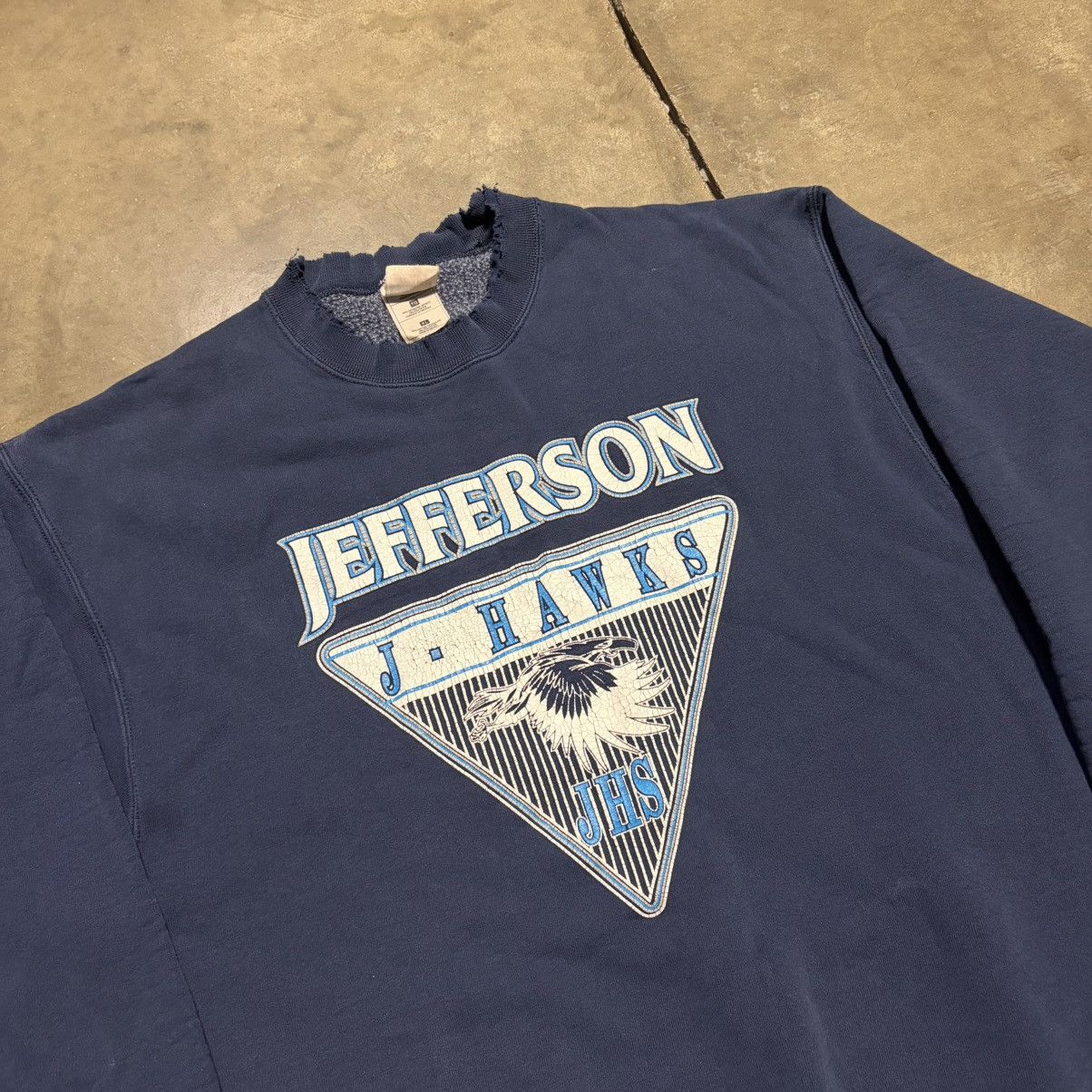Fruit Of The Loom Vintage 90s Jefferson J Hawks Crewneck Sweatshirt Faded USA Size US XL / EU 56 / 4 - 3 Thumbnail